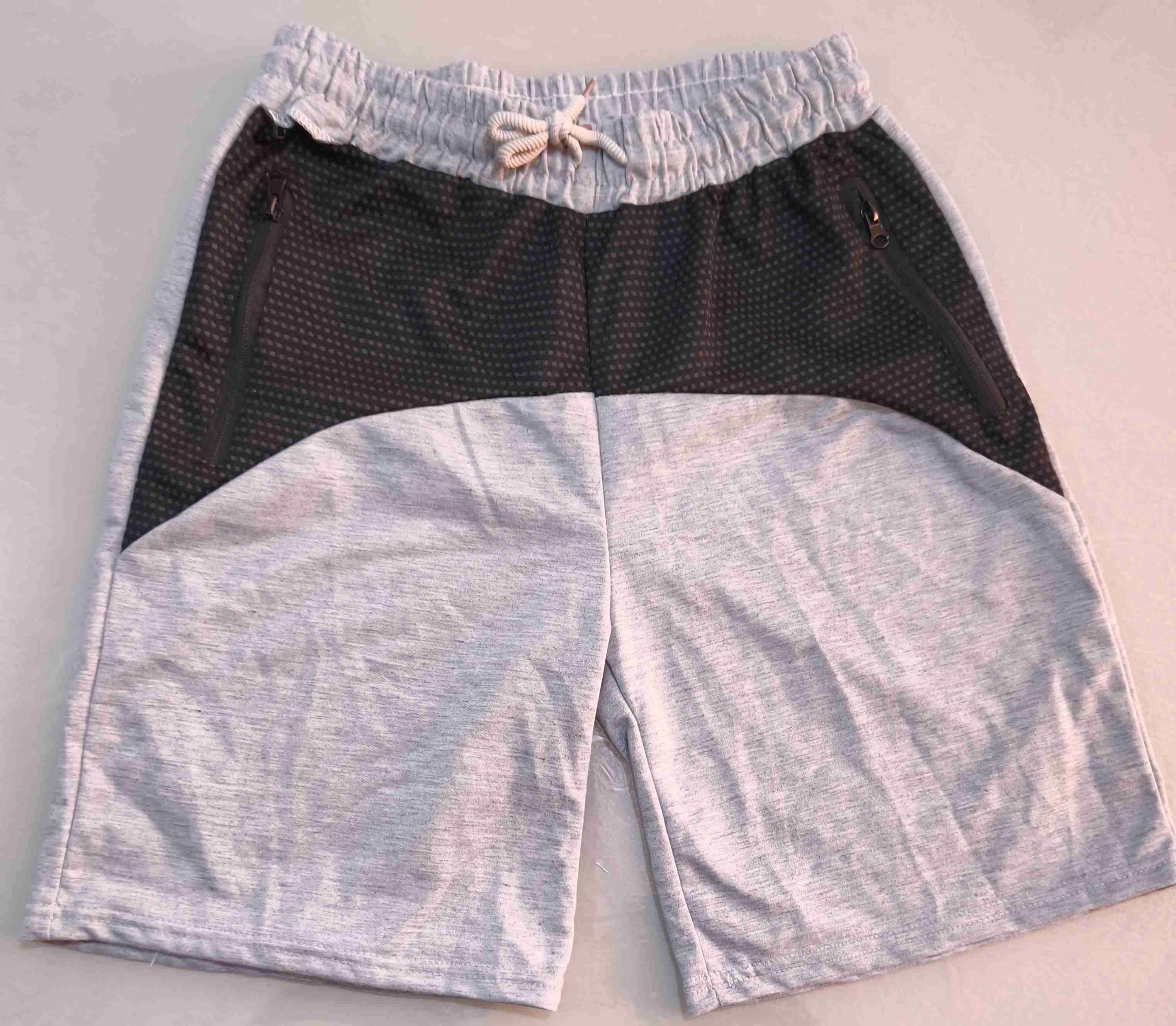 Short deportivo gris y negro, NUEVO
