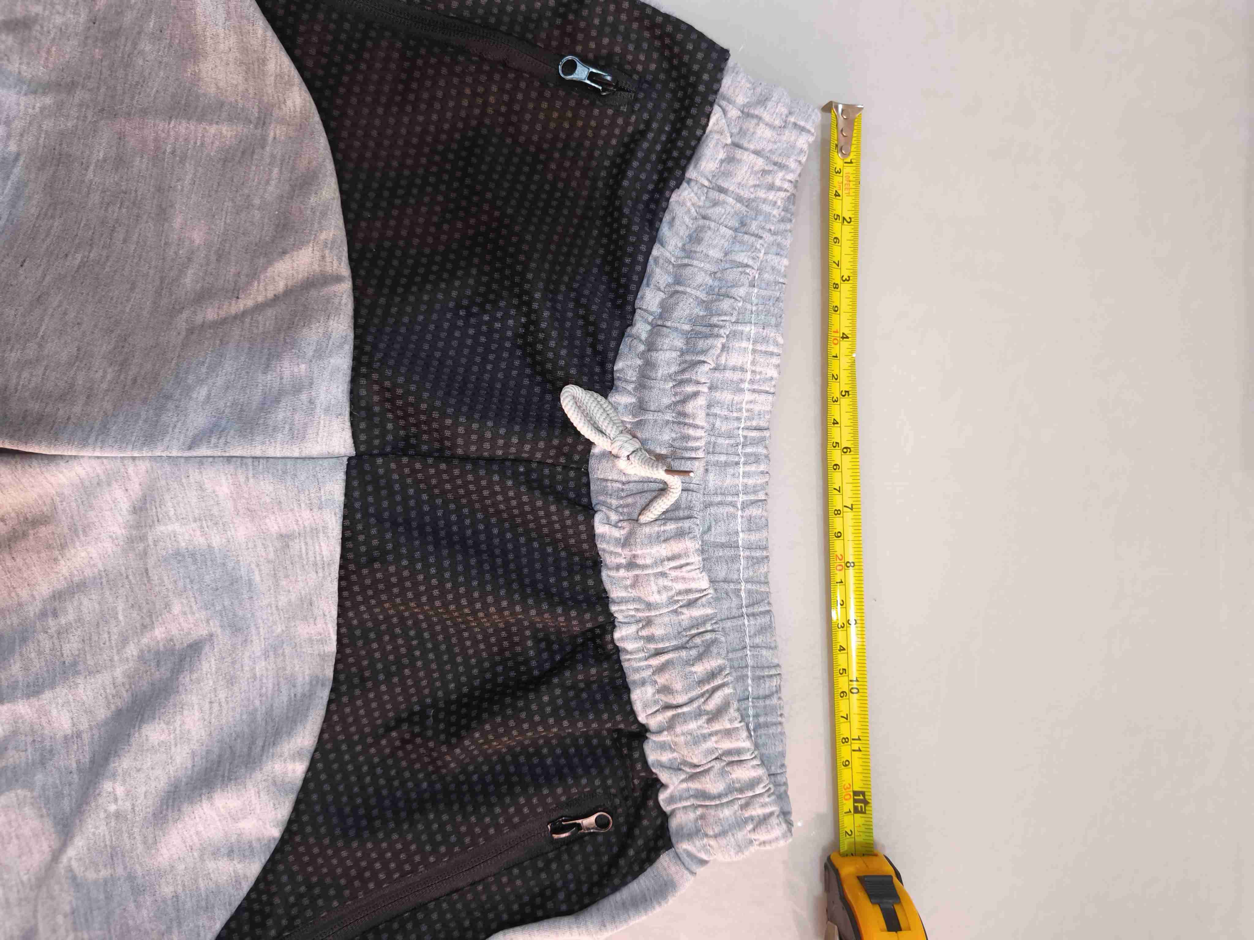 Short deportivo gris y negro, NUEVO - miniatura 3