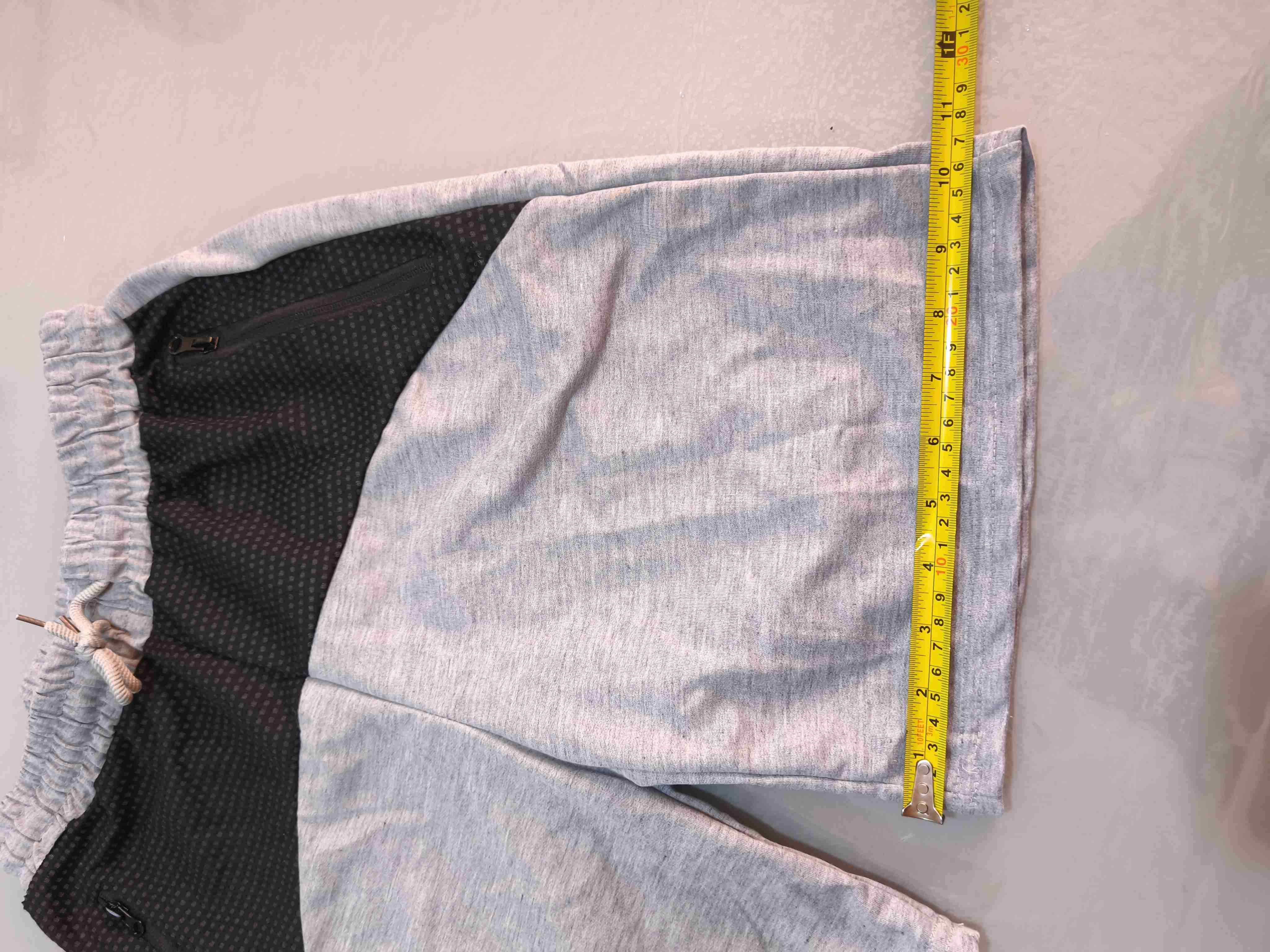 Short deportivo gris y negro, NUEVO - miniatura 4