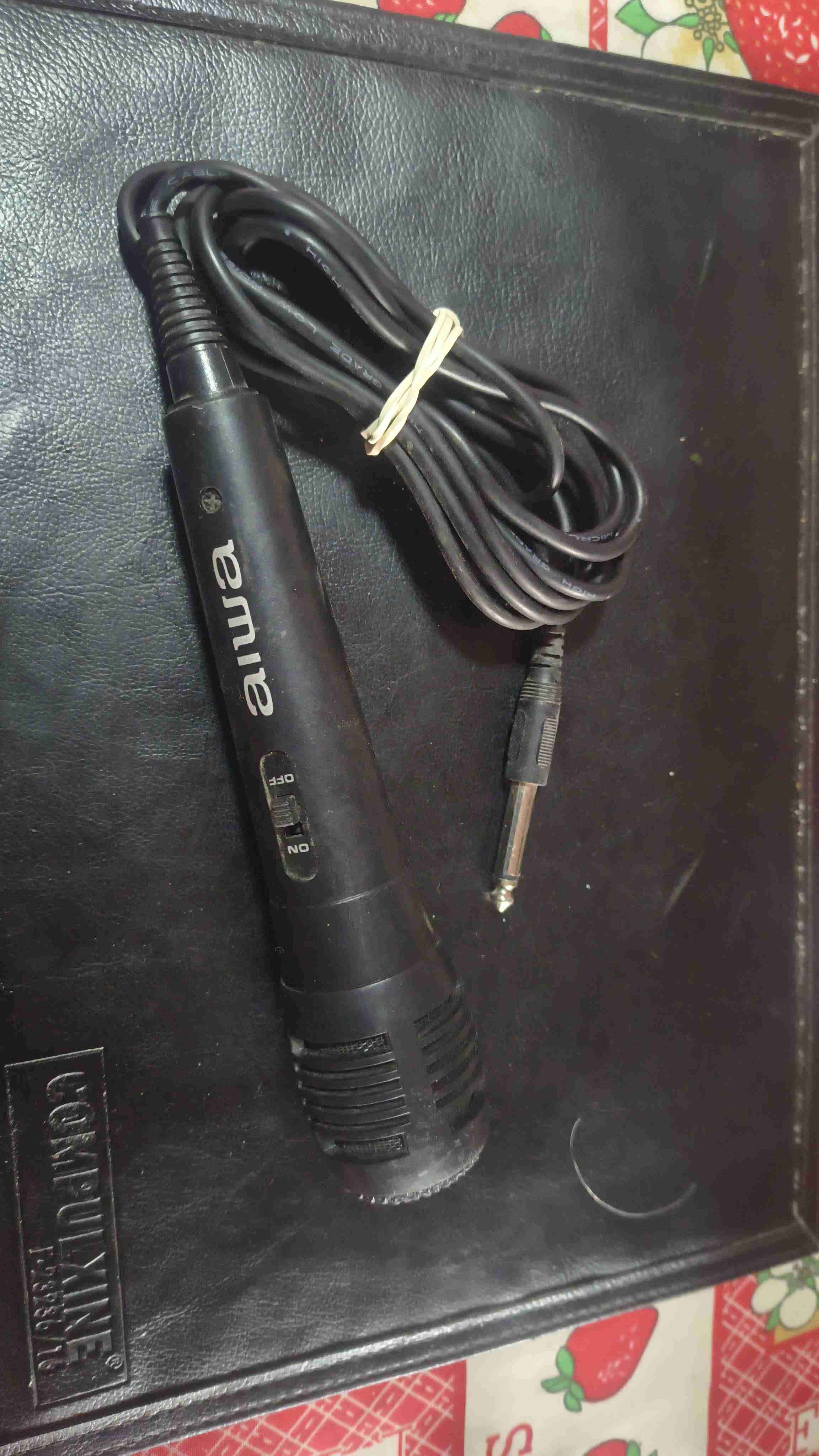 Micrófono con cable Aiwa