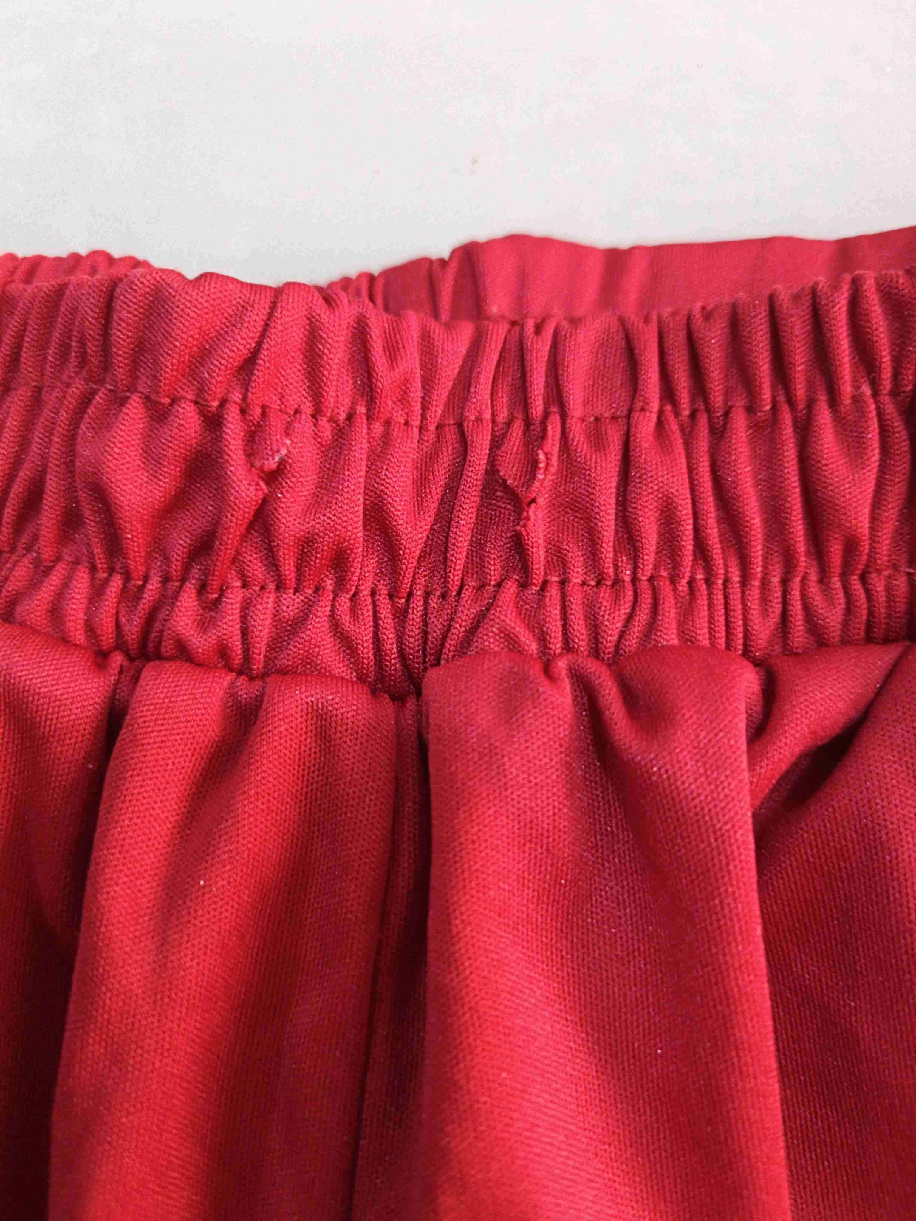 Short rojo deportivo cinturilla elasticada - miniatura 4