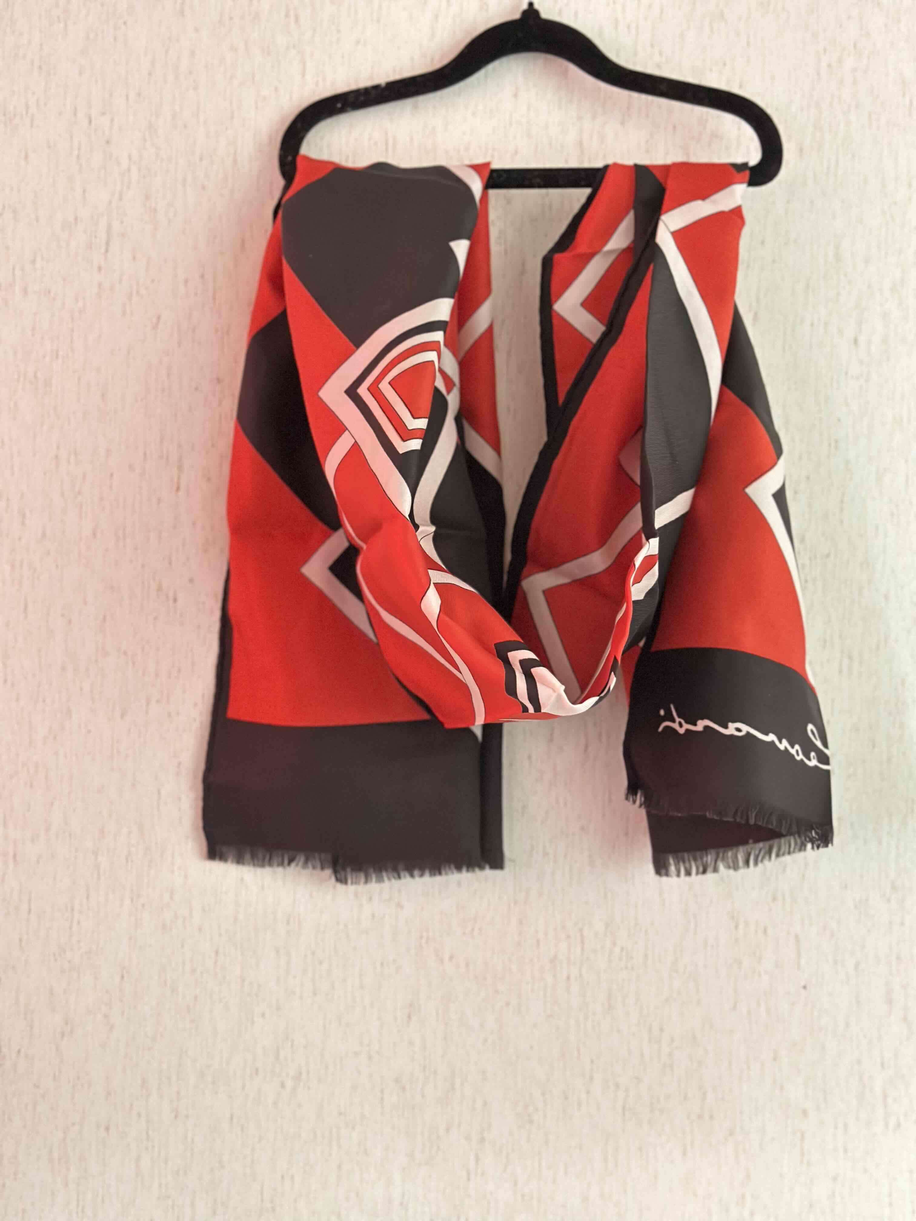 Bufanda estampada roja y negra - miniatura 3