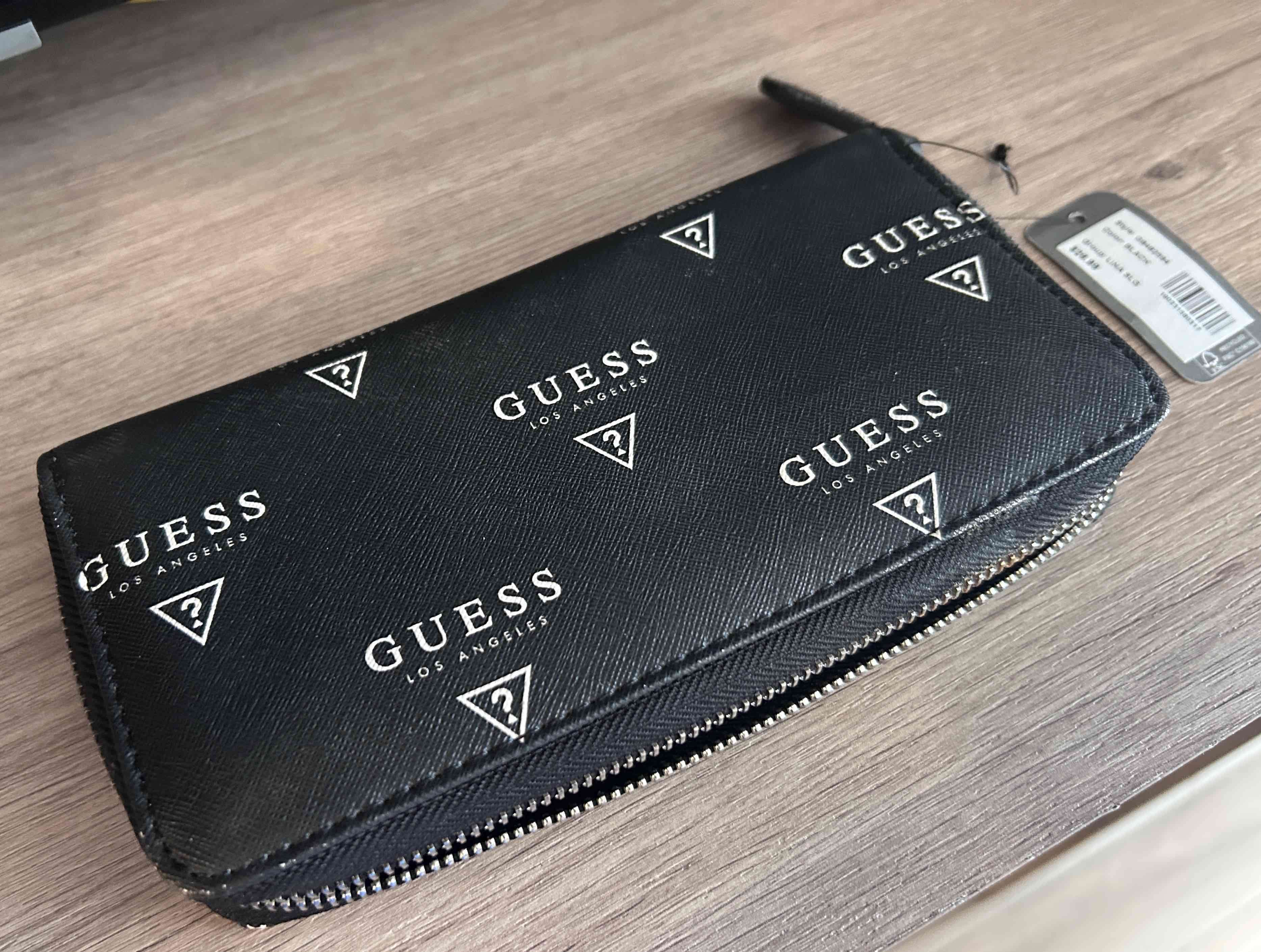 Billetera Guess negra con logos - miniatura 3