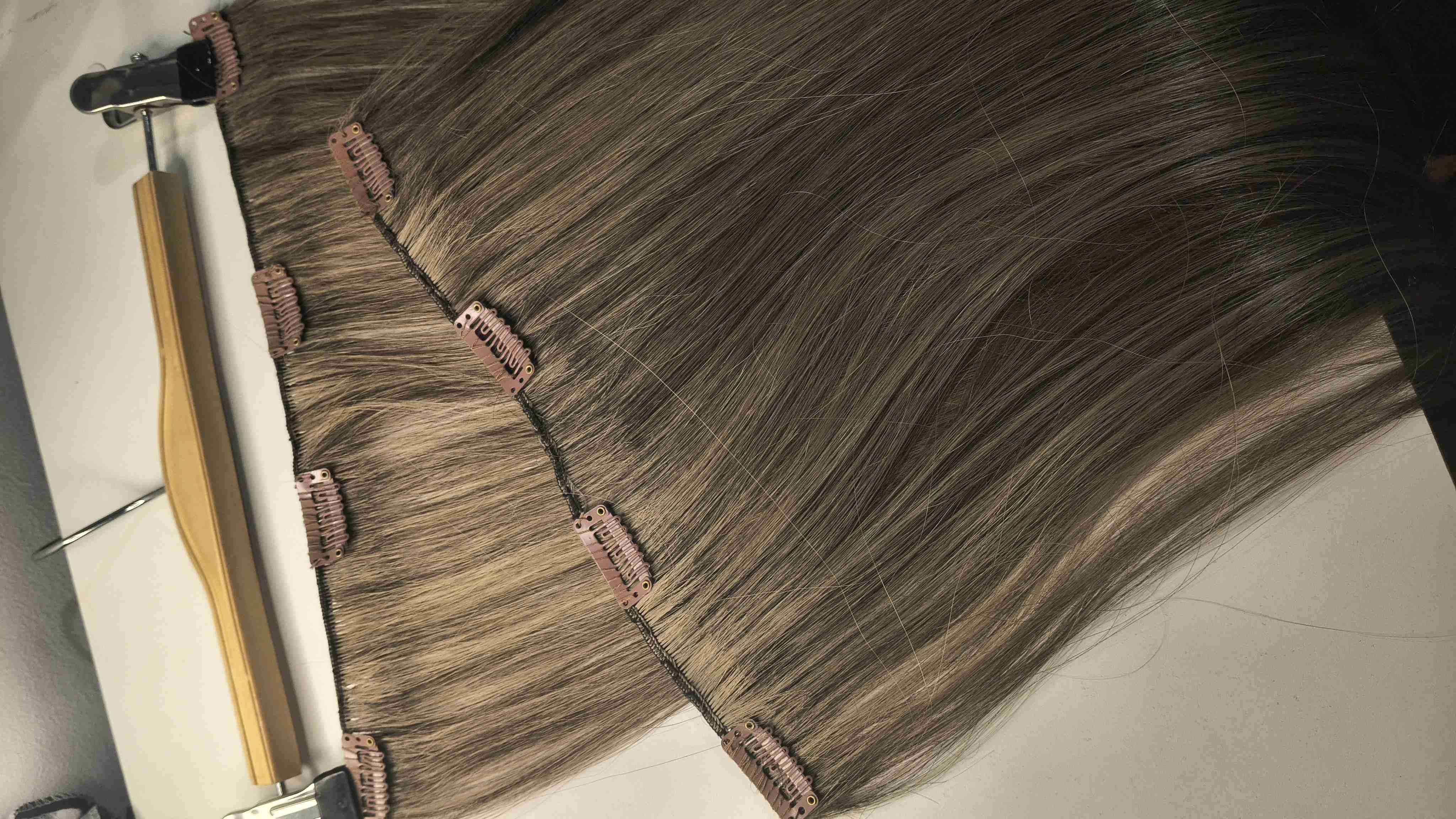 Extensión de cabello liso castaño - miniatura 4