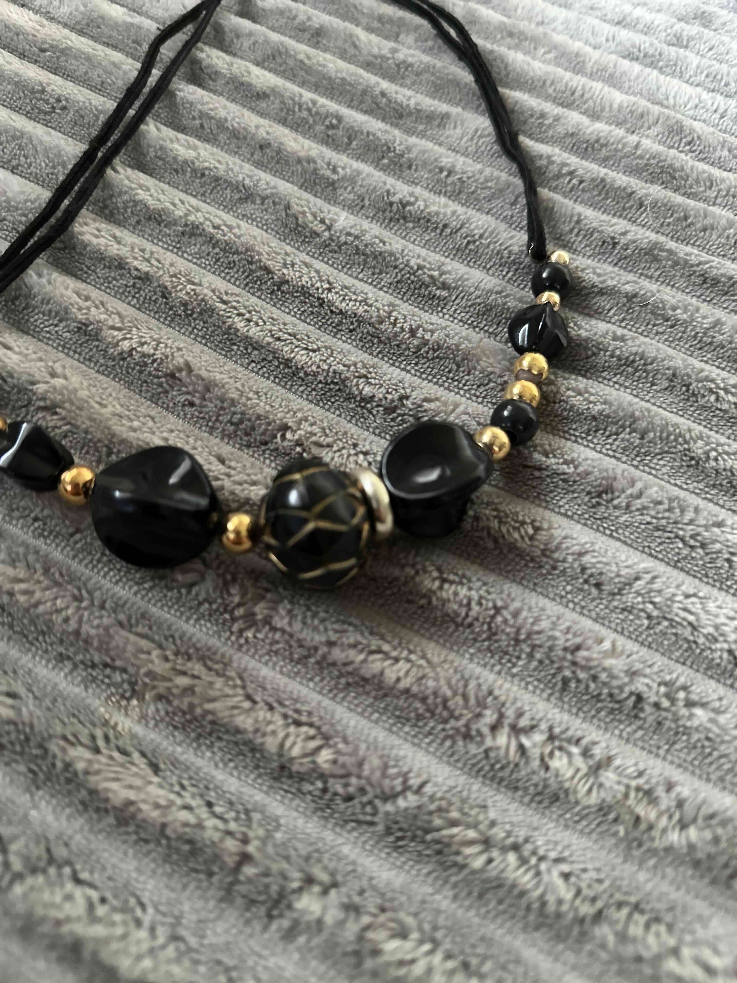 Collar negro y dorado elegante - miniatura 2