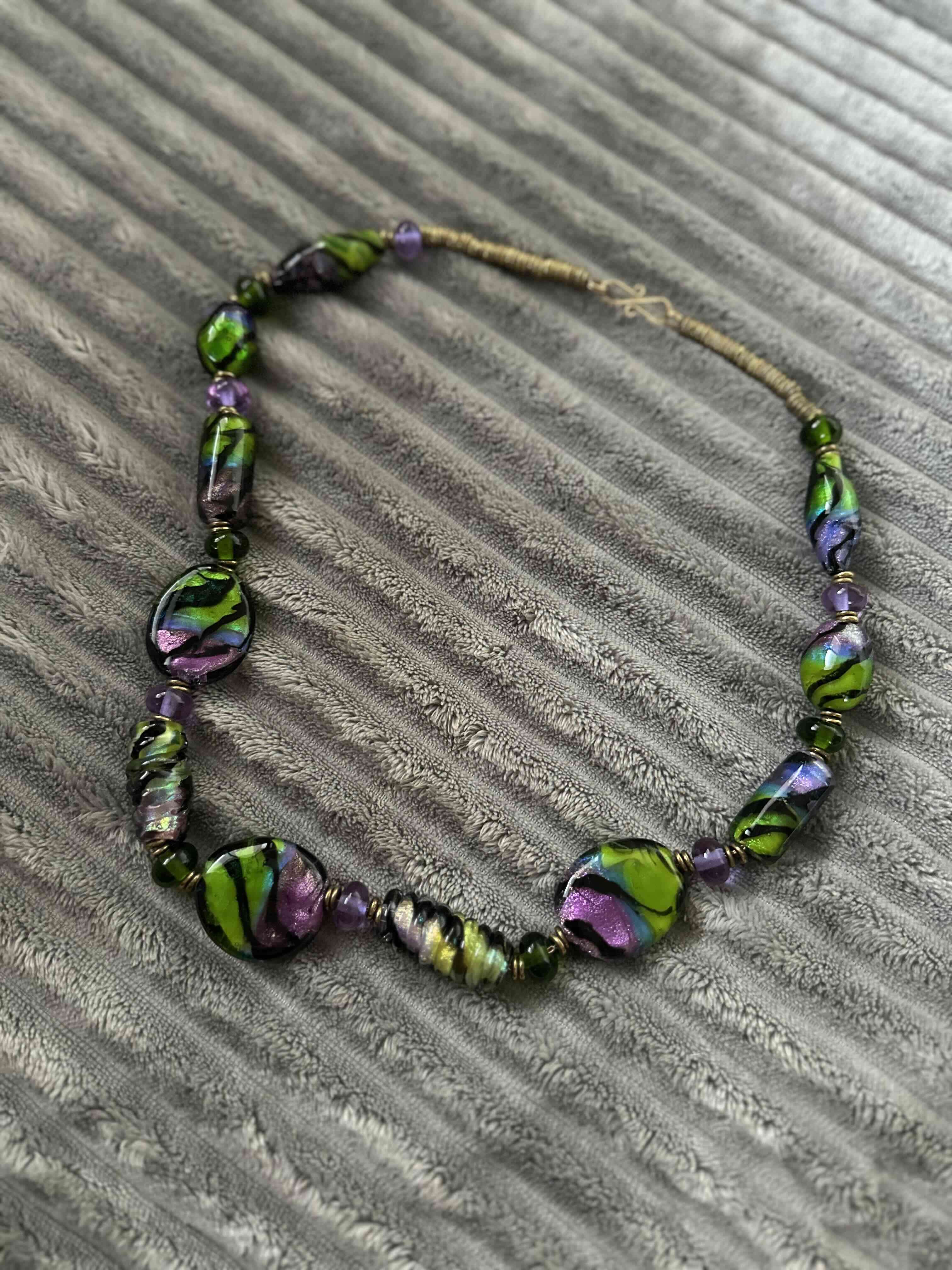 Collar de cuentas de vidrio colorido - miniatura 2