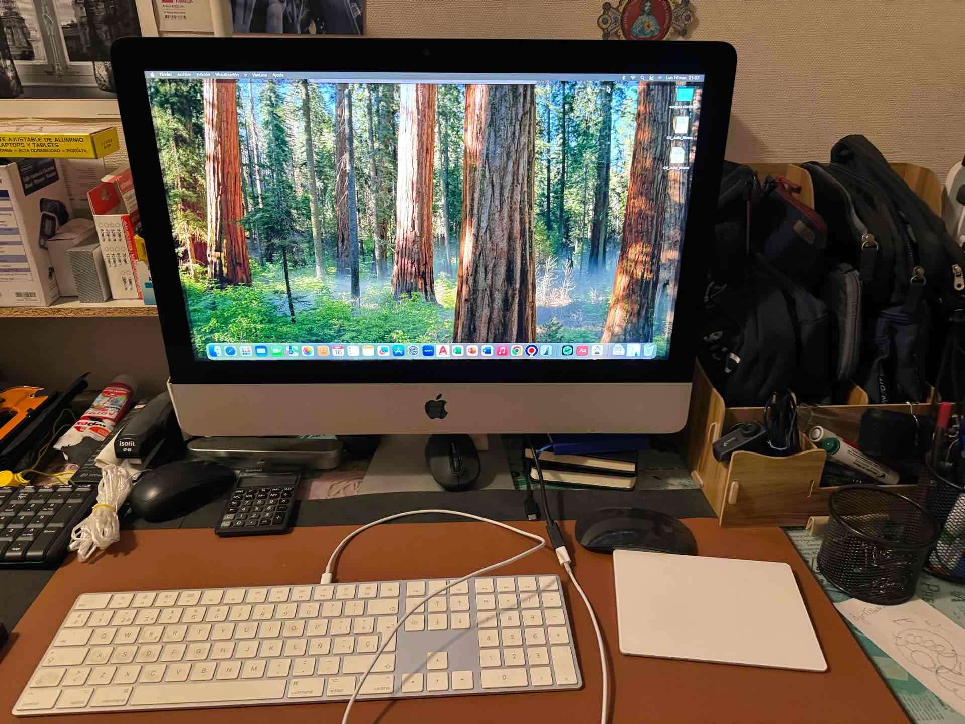 iMac Retina 4k 21.5  (2019)  Estado Impecable - miniatura 1