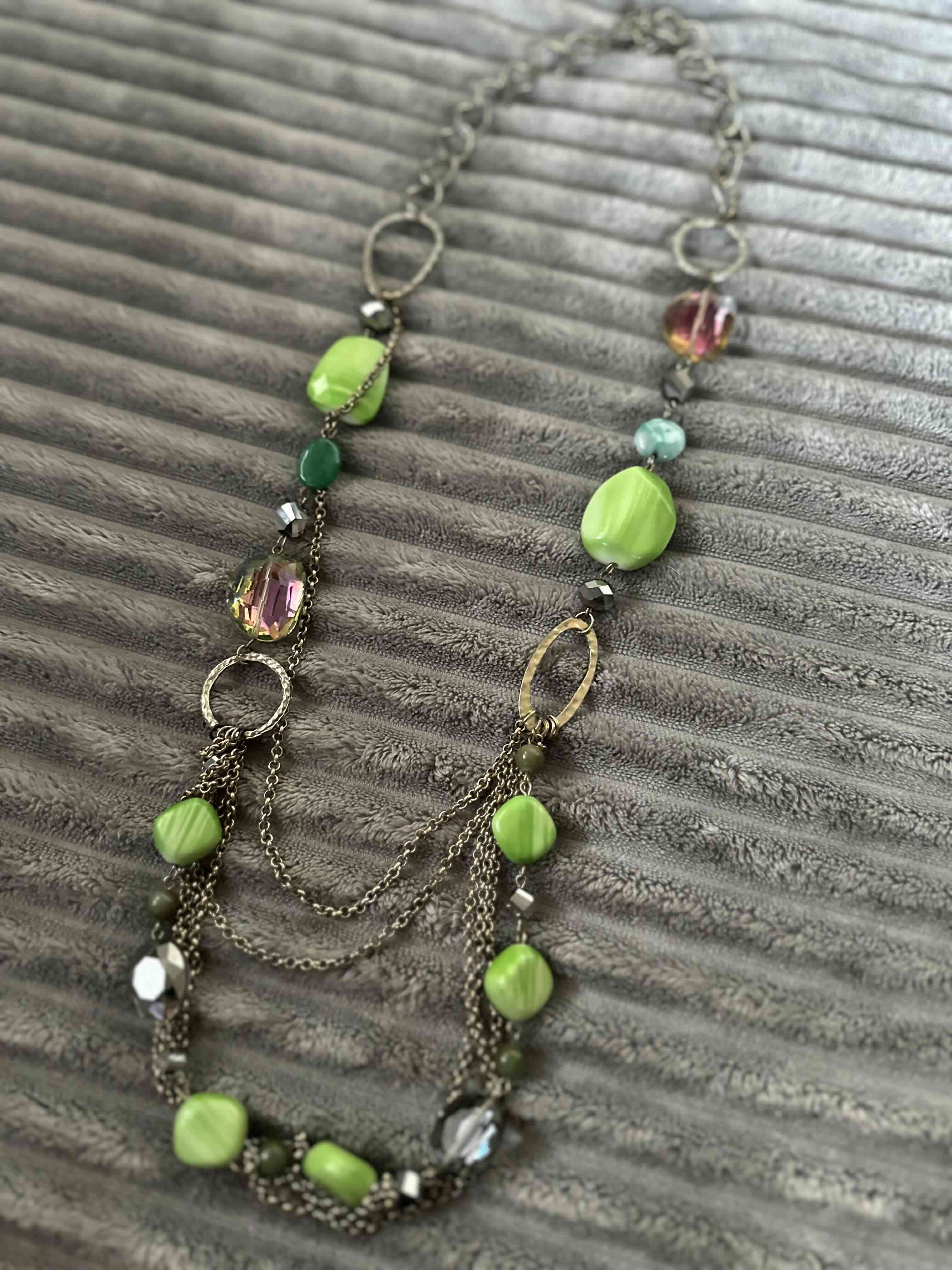 Collar con cuentas verdes - miniatura 2