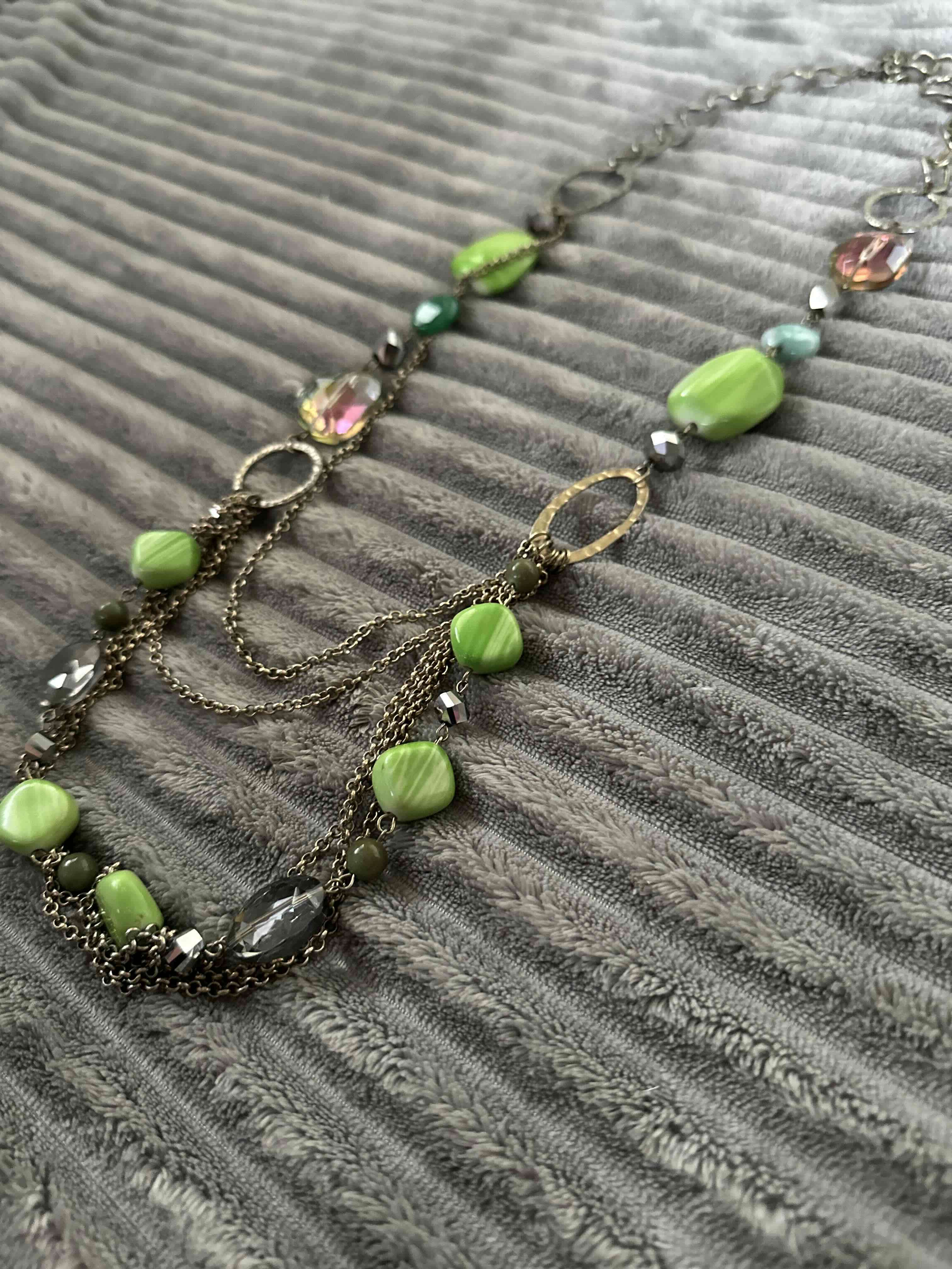 Collar con cuentas verdes - miniatura 3