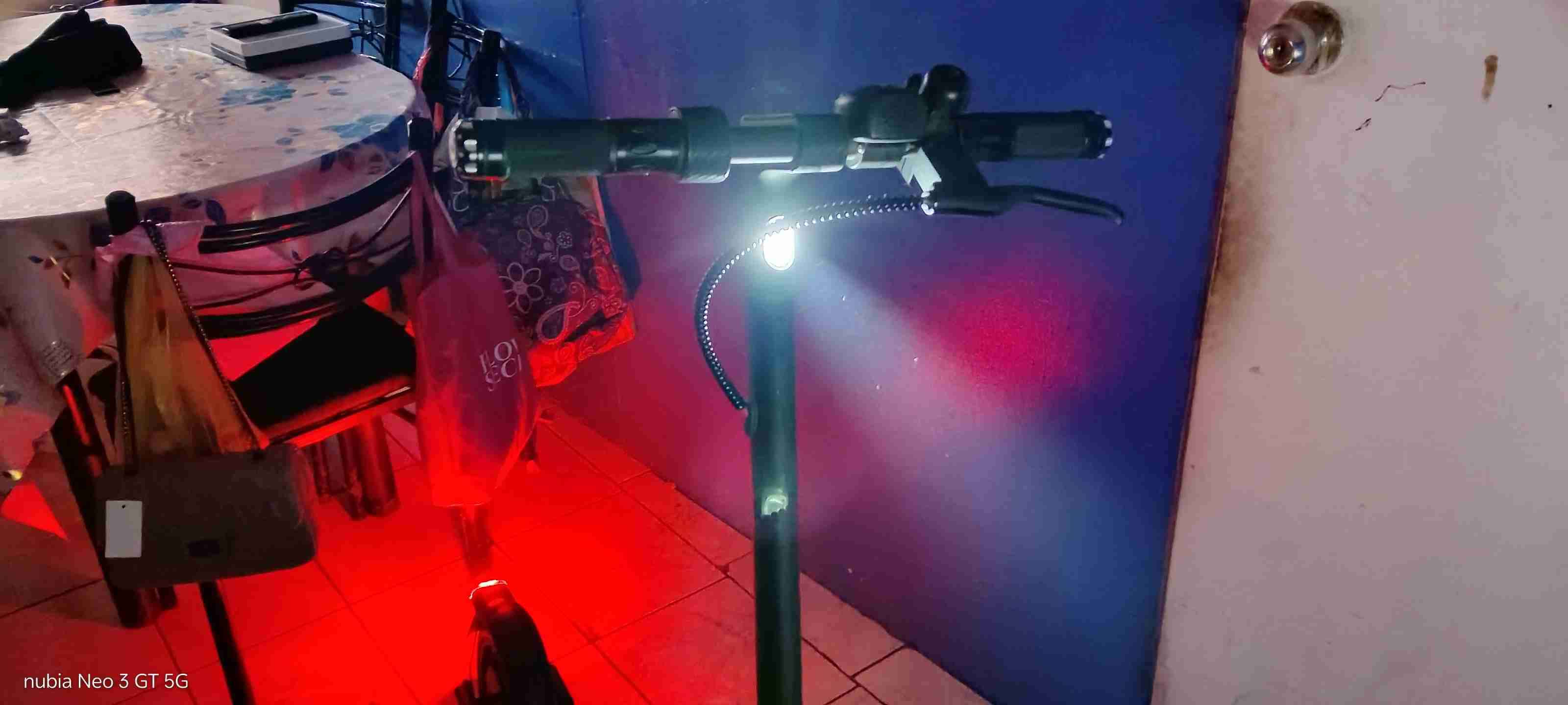 Scooter eléctrico gris - miniatura 3