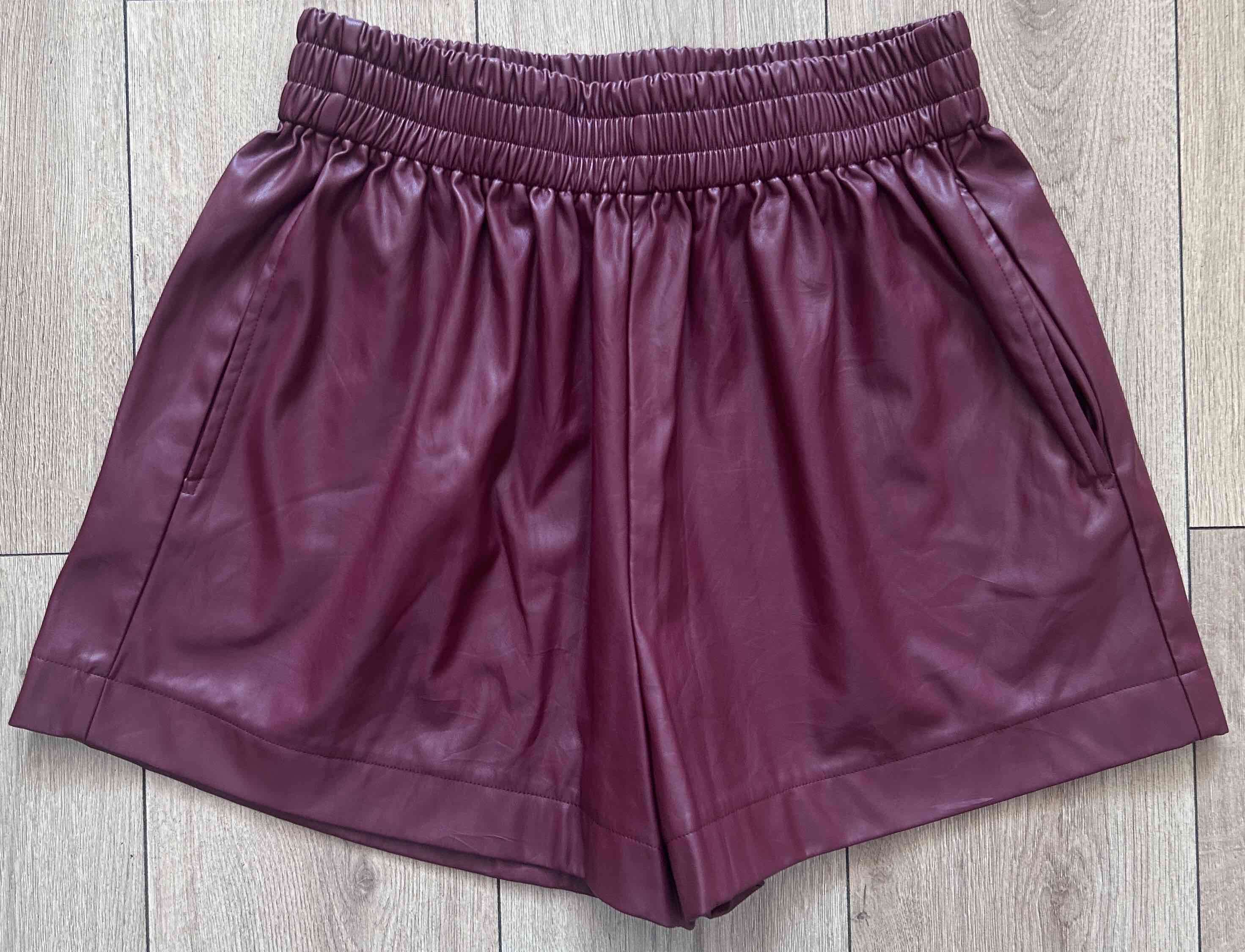 Shorts burdeos de cuero sintético - miniatura 1