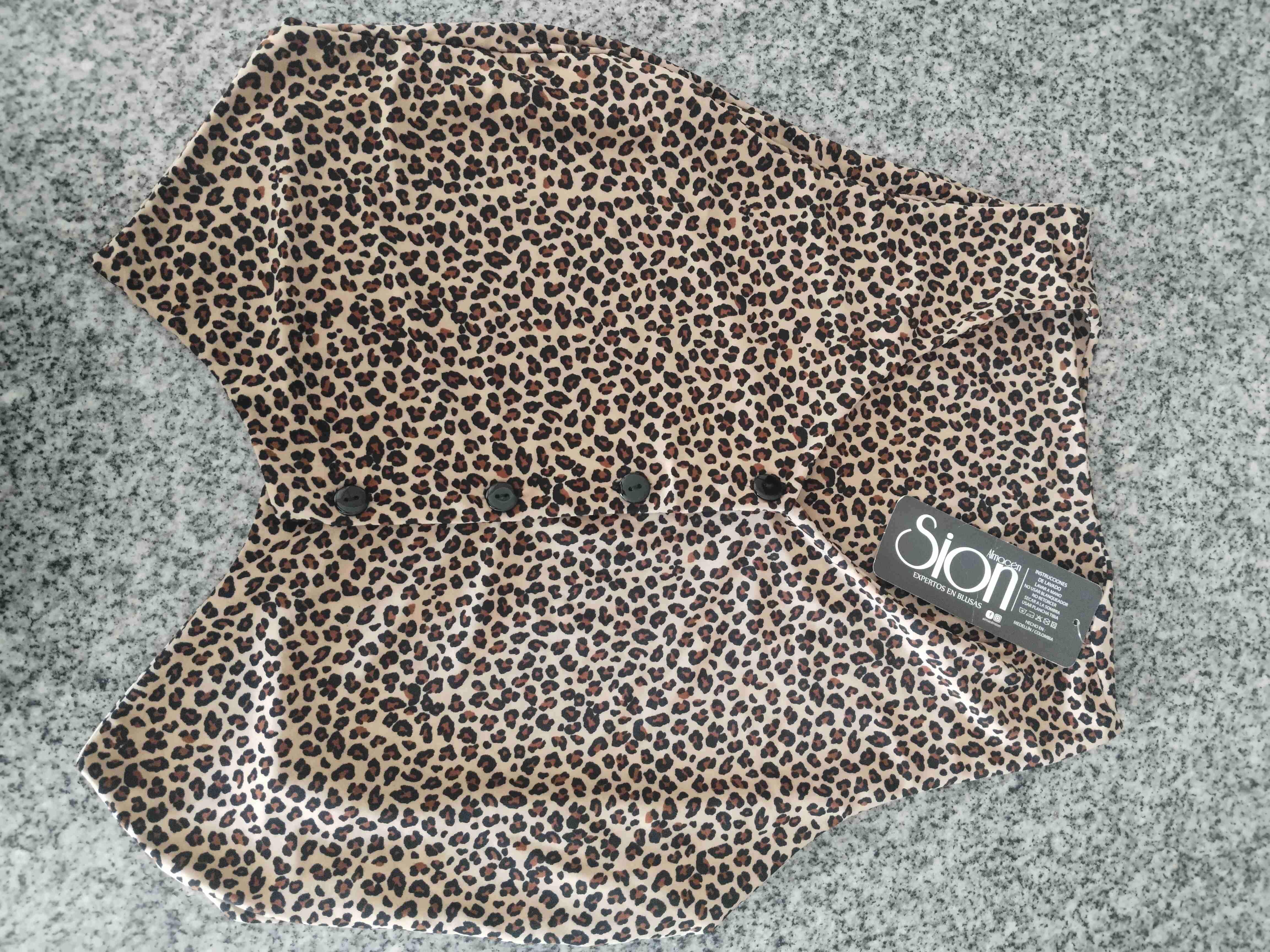Blusa animal print nueva - miniatura 2