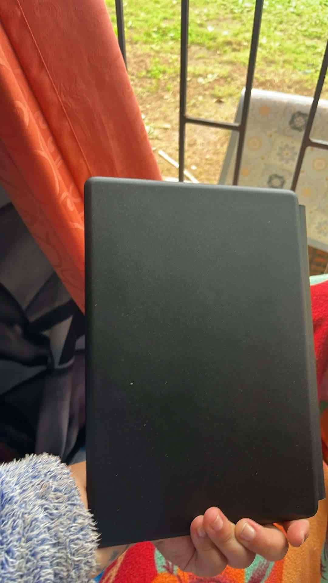 Tableta negra en buen estado - miniatura 4