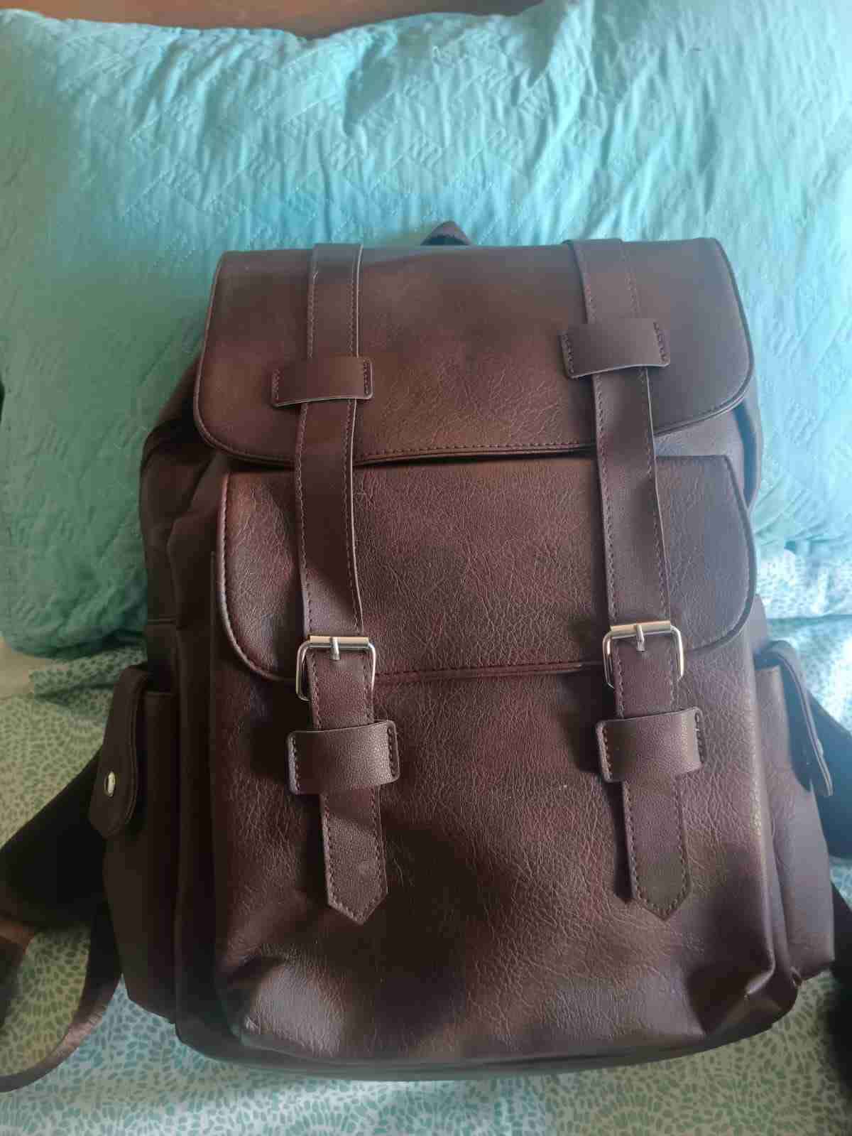 Mochila de cuero marrón