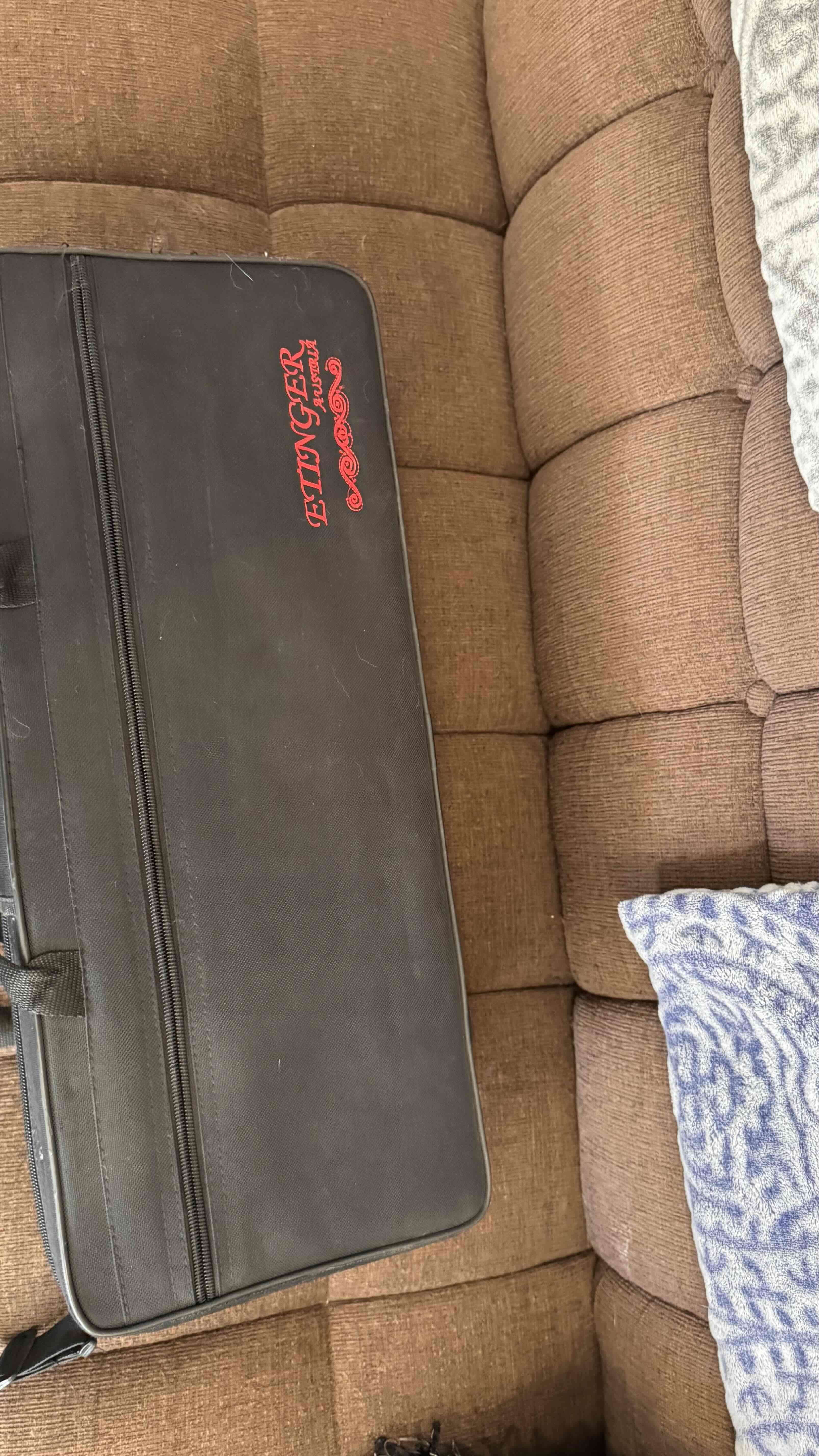 Trompeta dorada con estuche - miniatura 5