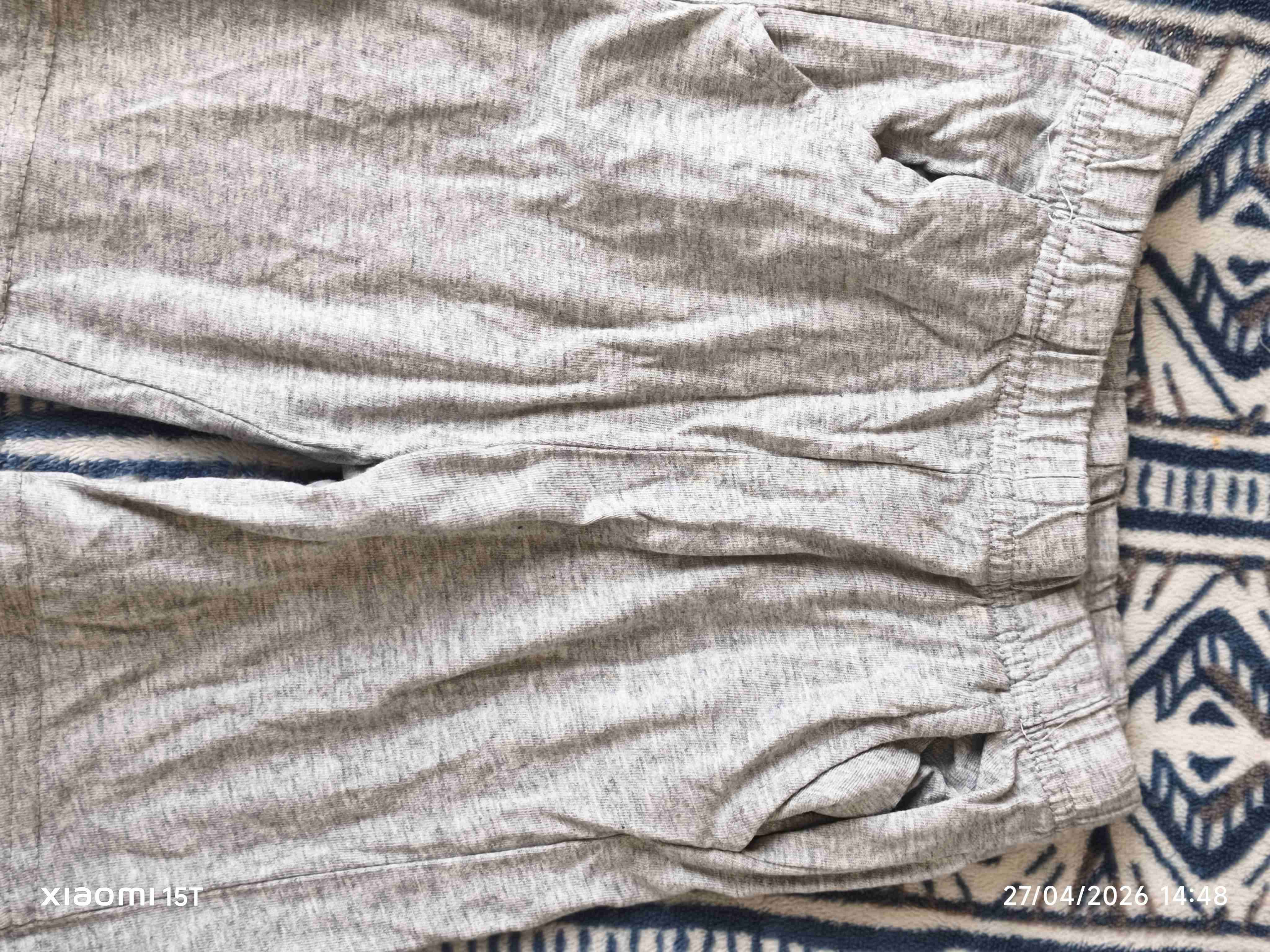 Shorts grises cómodos - miniatura 2