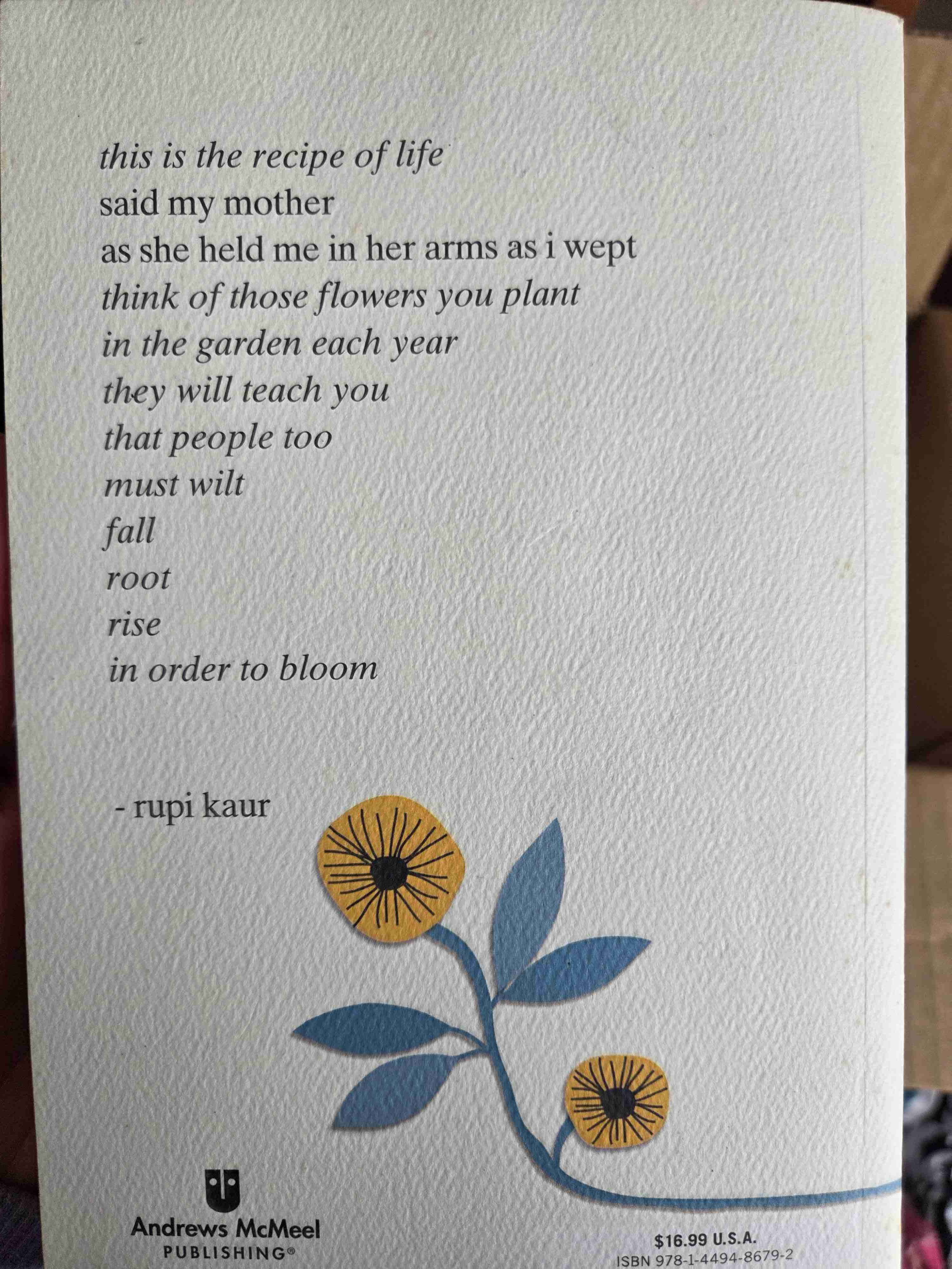 Libro 'The Sun and Her Flowers' - miniatura 2