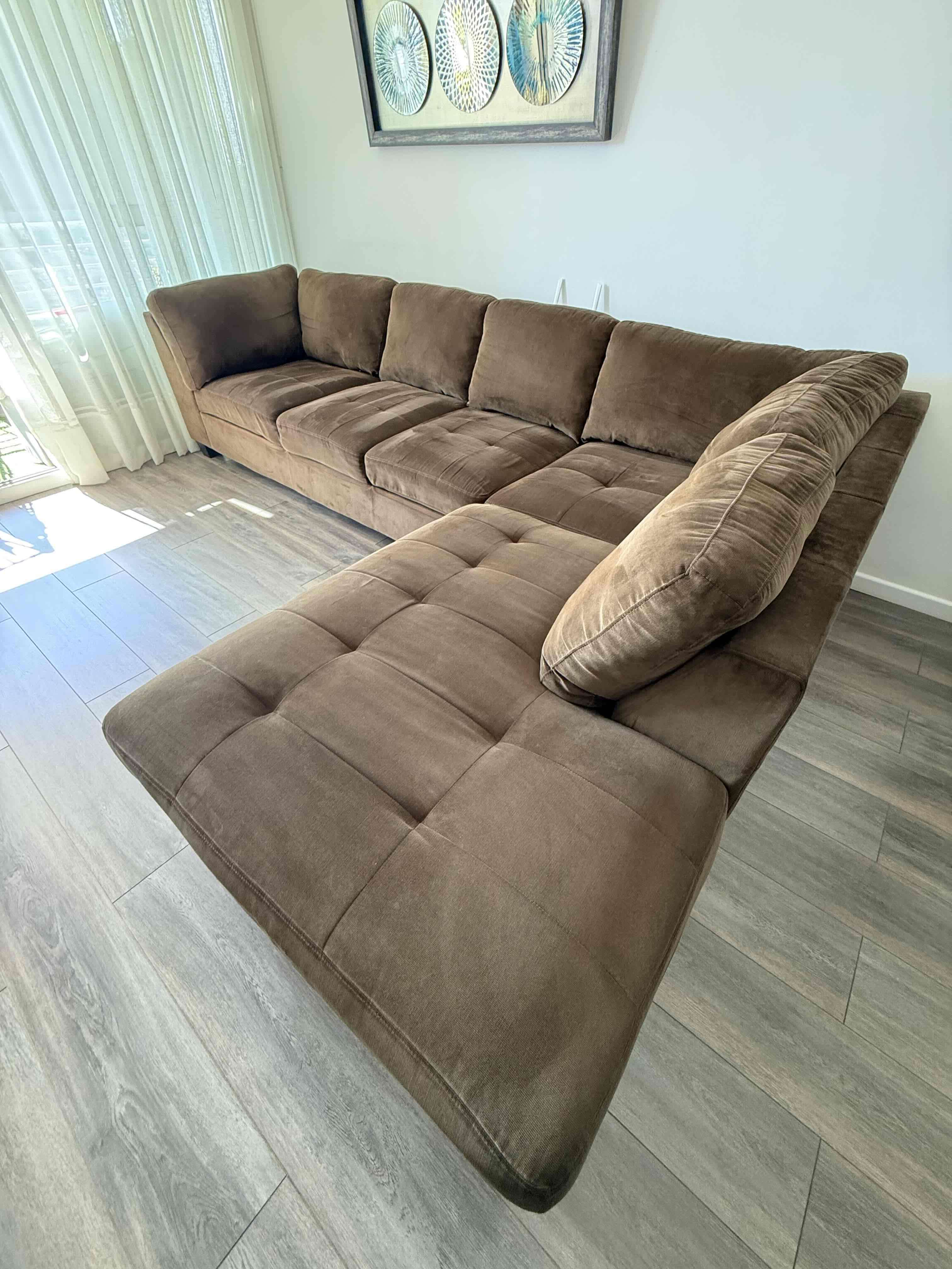 Sillón seccional marrón elegante - miniatura 2