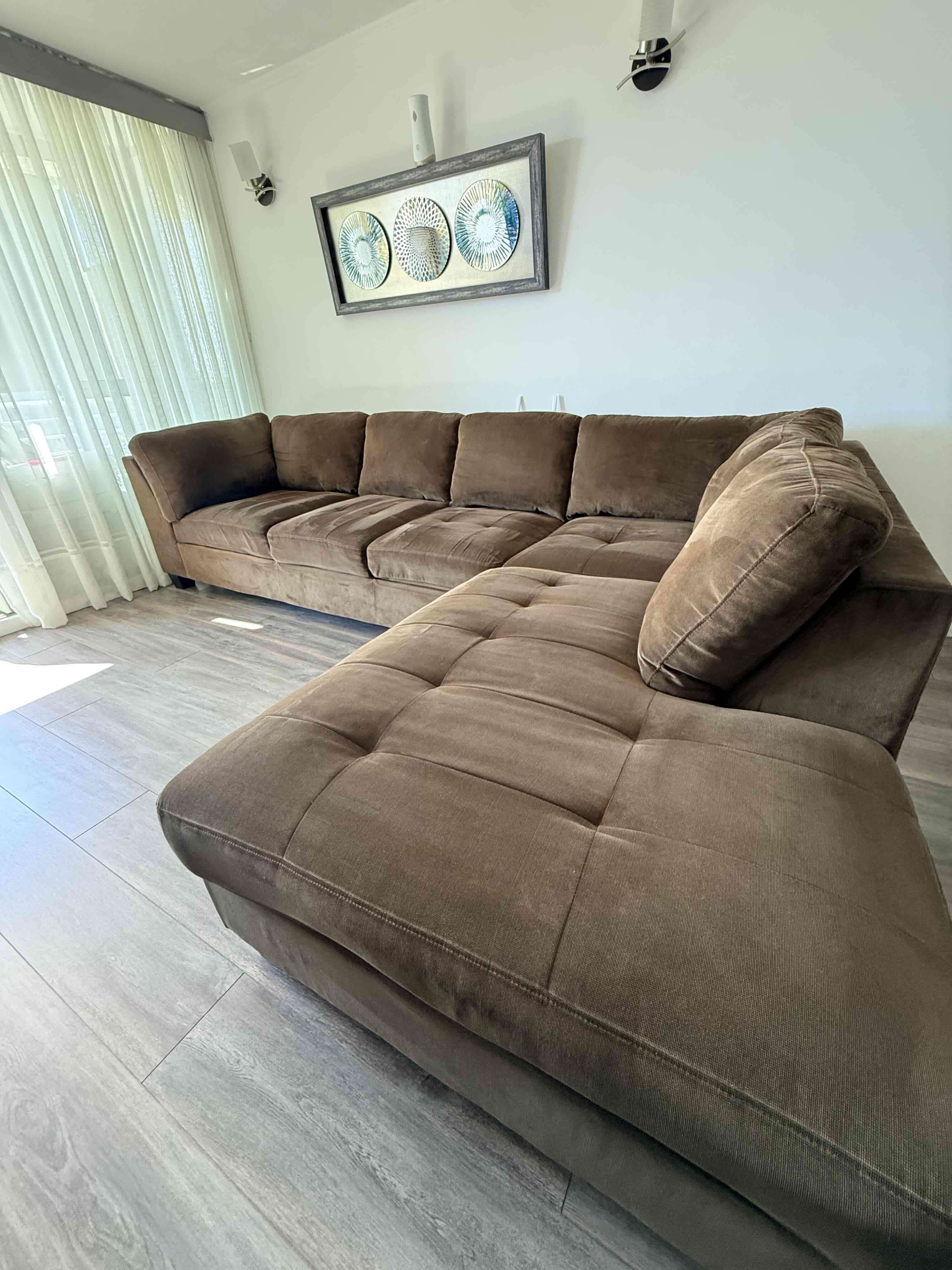 Sillón seccional marrón elegante - miniatura 4