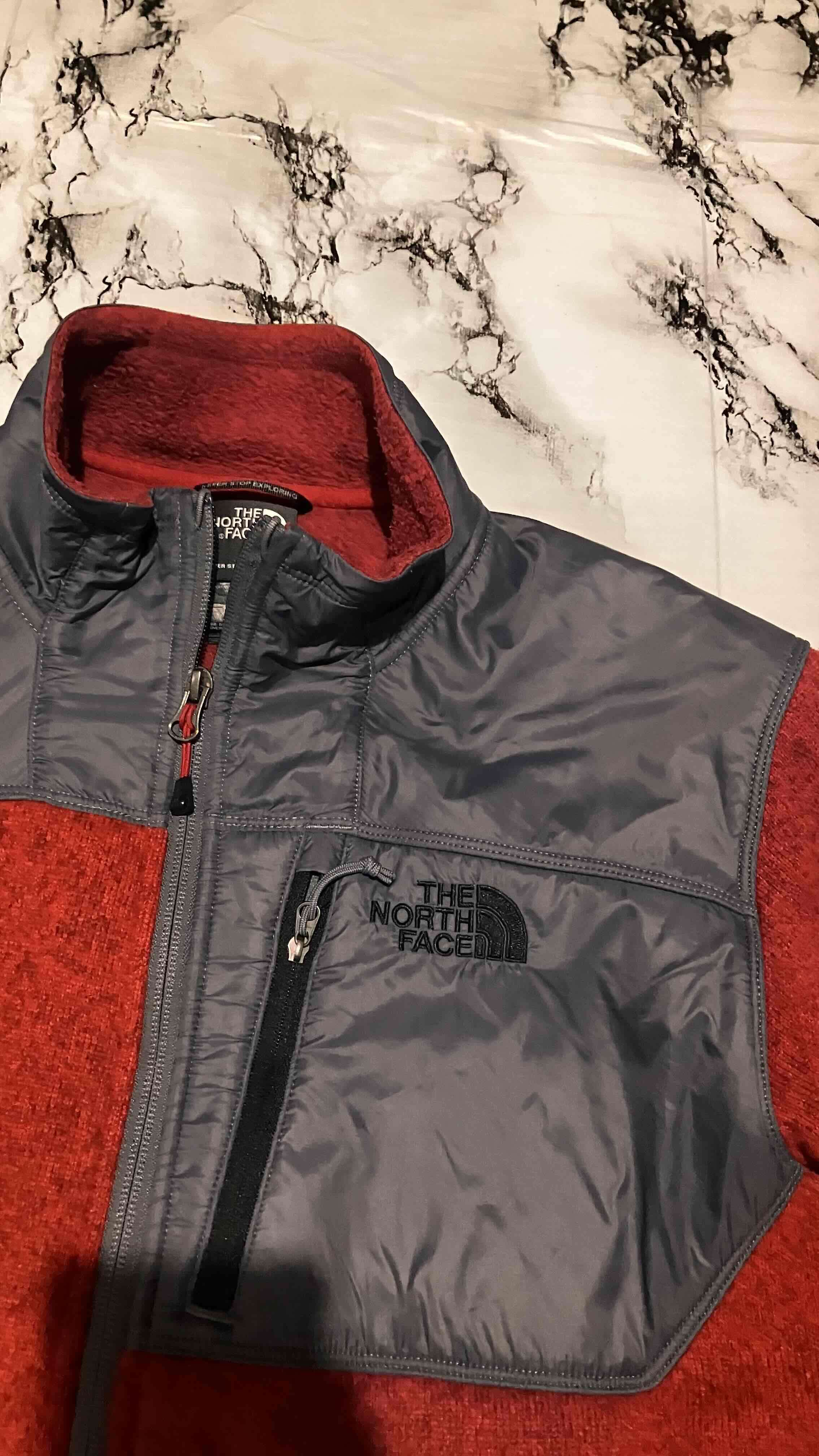Chaqueta roja The North Face - miniatura 2
