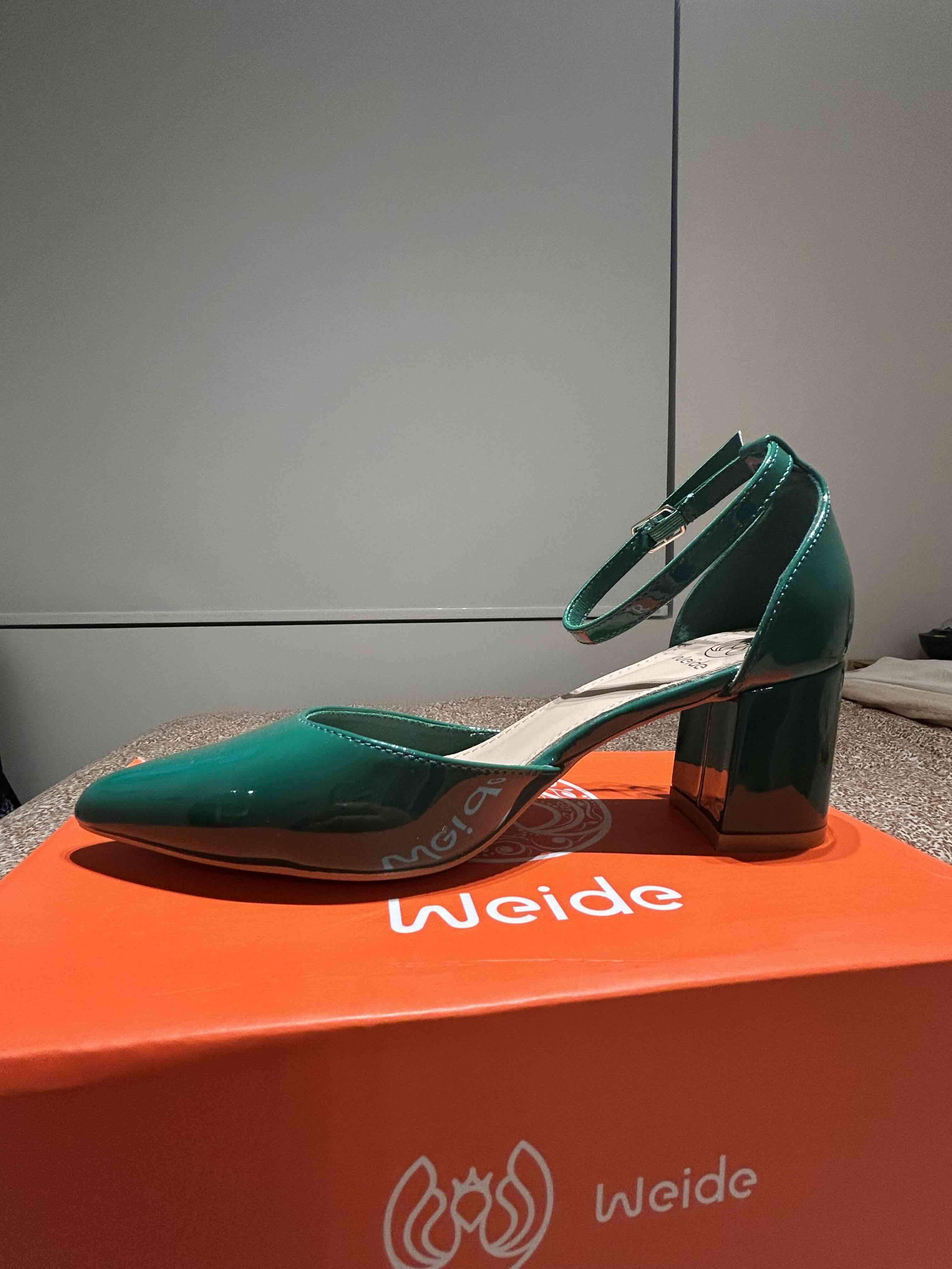 Zapatos verdes brillantes con tacón - miniatura 2