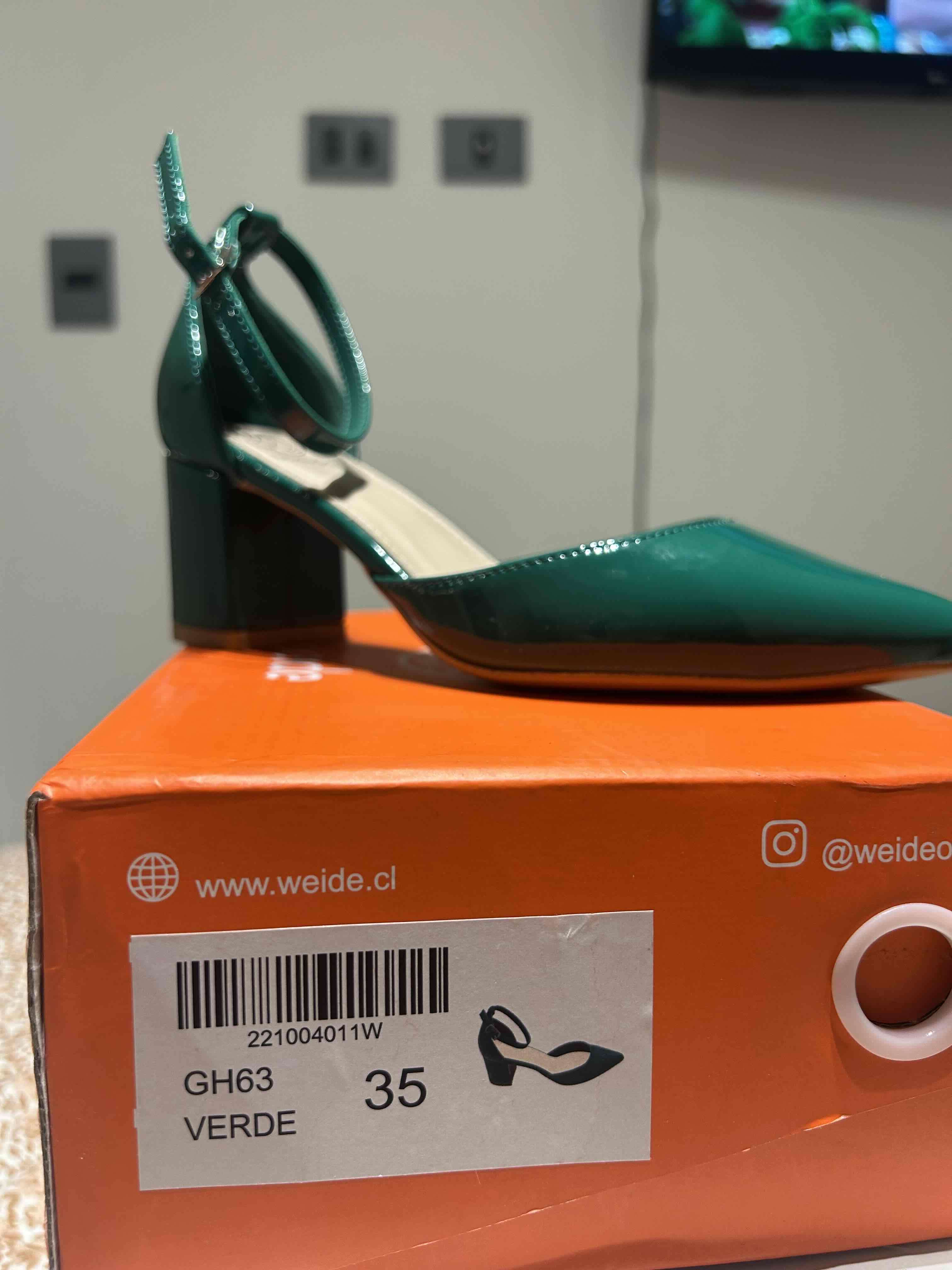 Zapatos verdes brillantes con tacón - miniatura 4