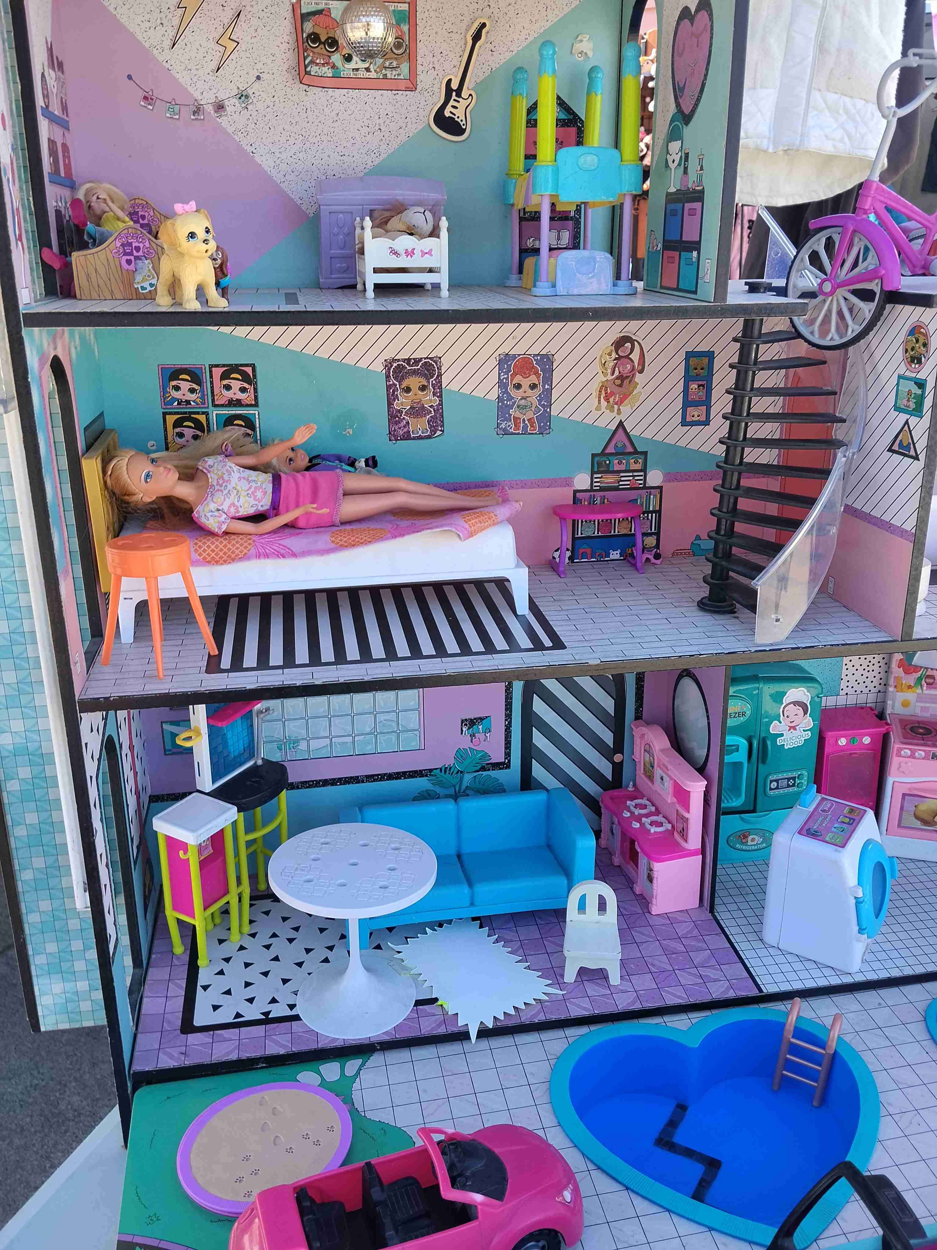 Casa de muñecas con accesorios - miniatura 2