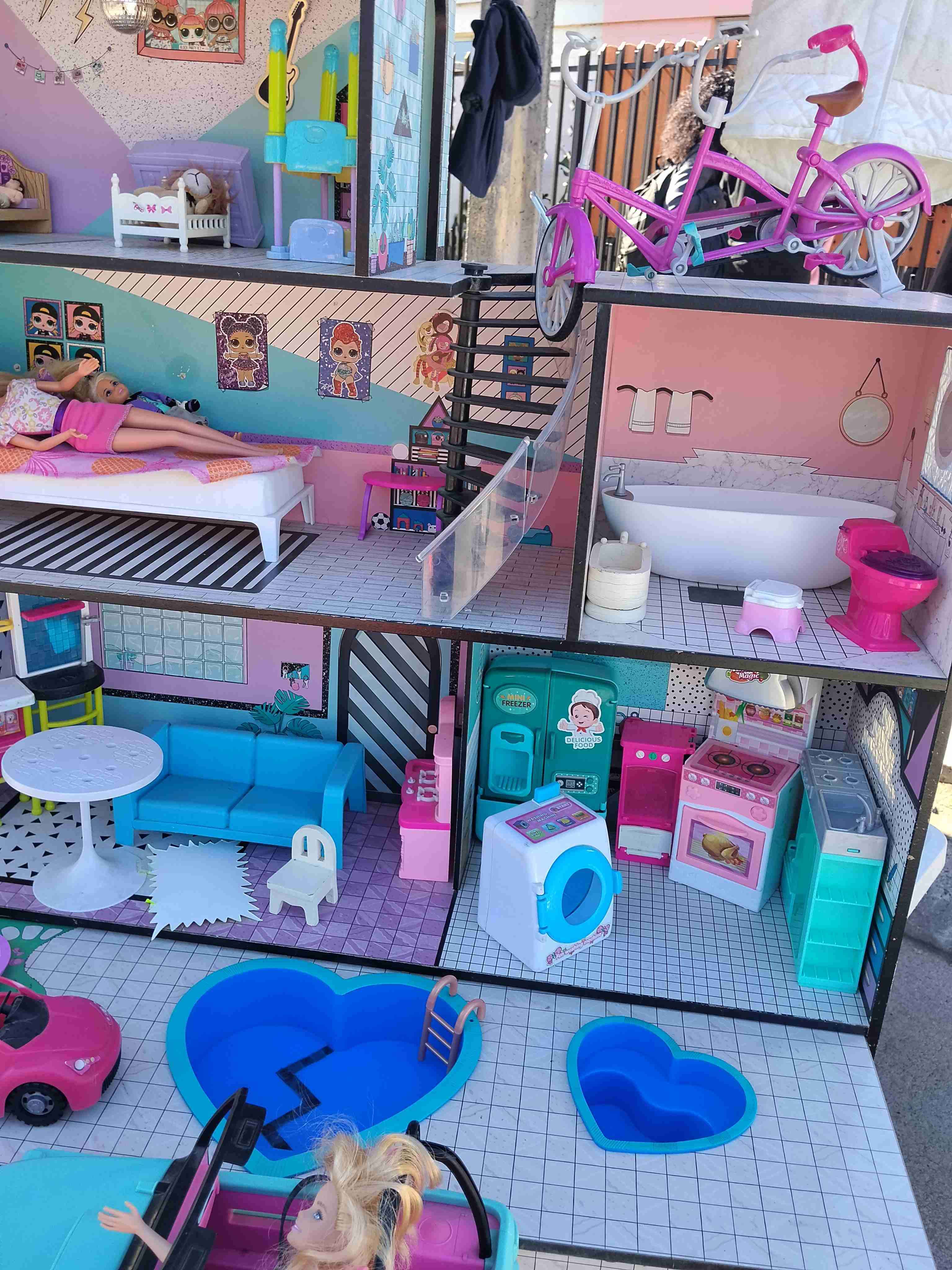 Casa de muñecas con accesorios - miniatura 3