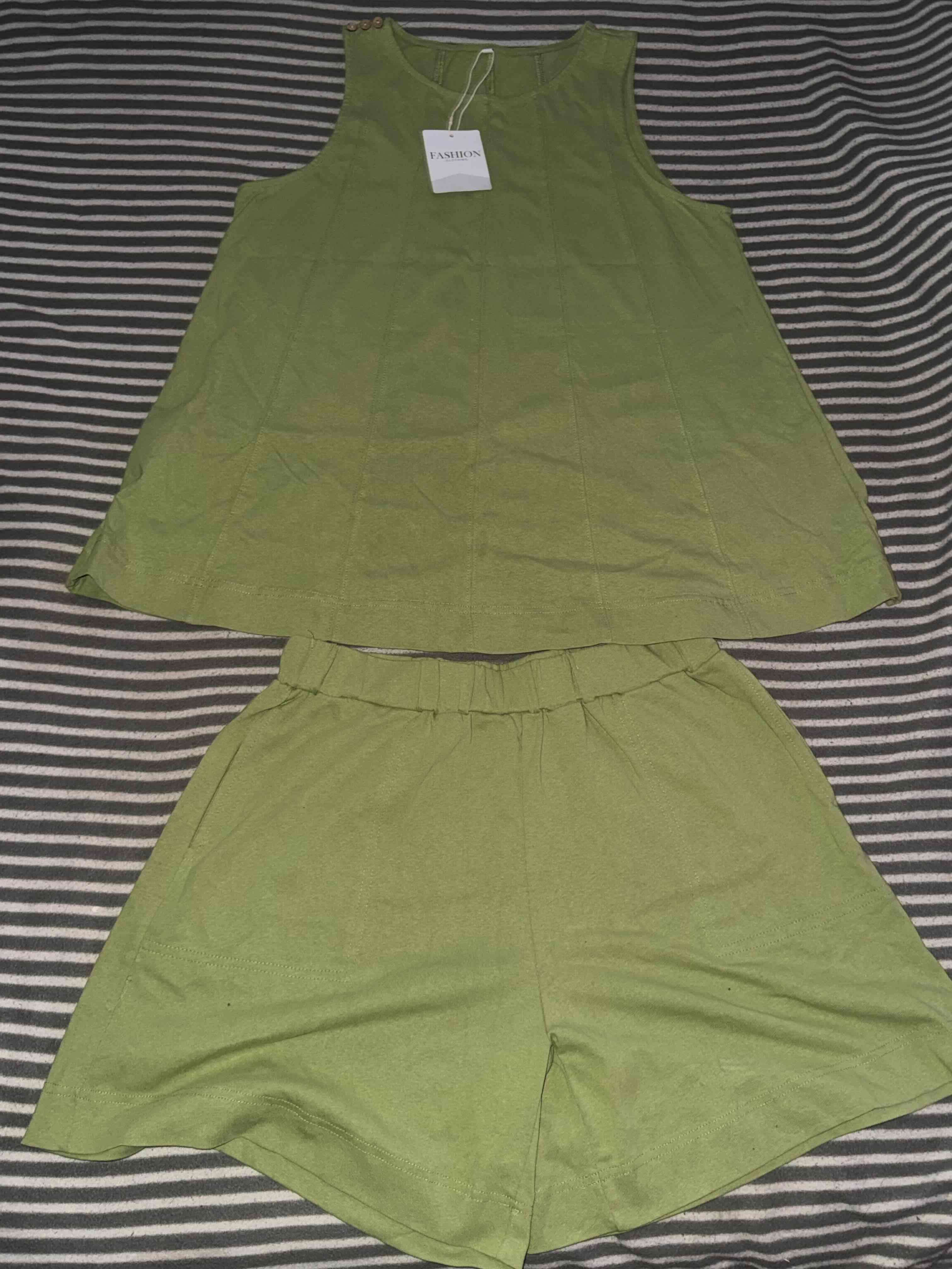 Conjunto de polera y short holgada - miniatura 2