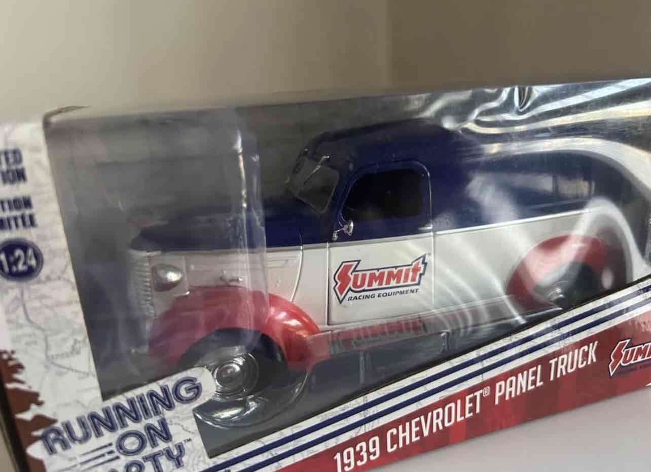 Camioneta Chevrolet 1939 1:24 Summit - miniatura 2