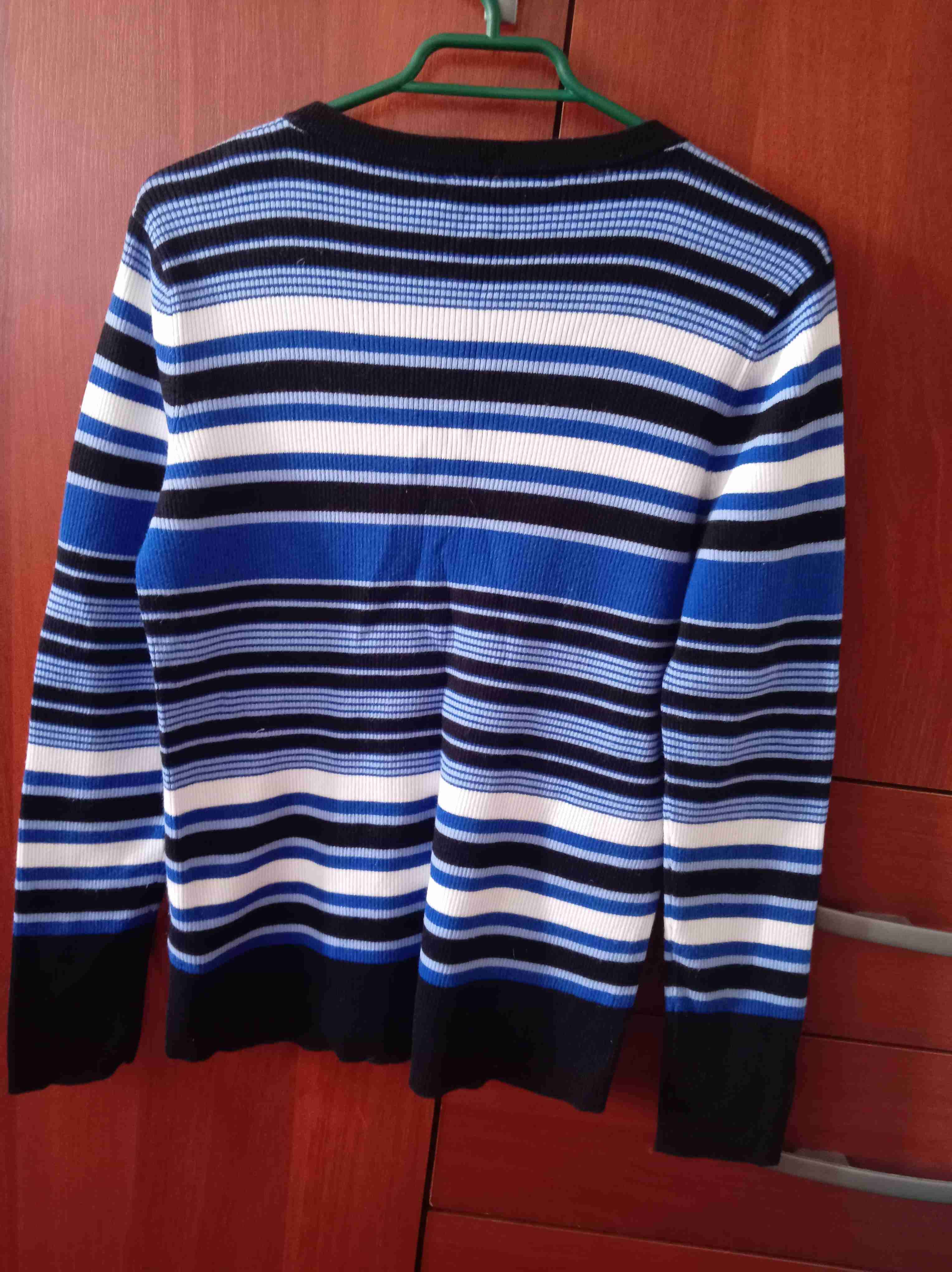 Suéter a rayas azul y blanco - miniatura 2