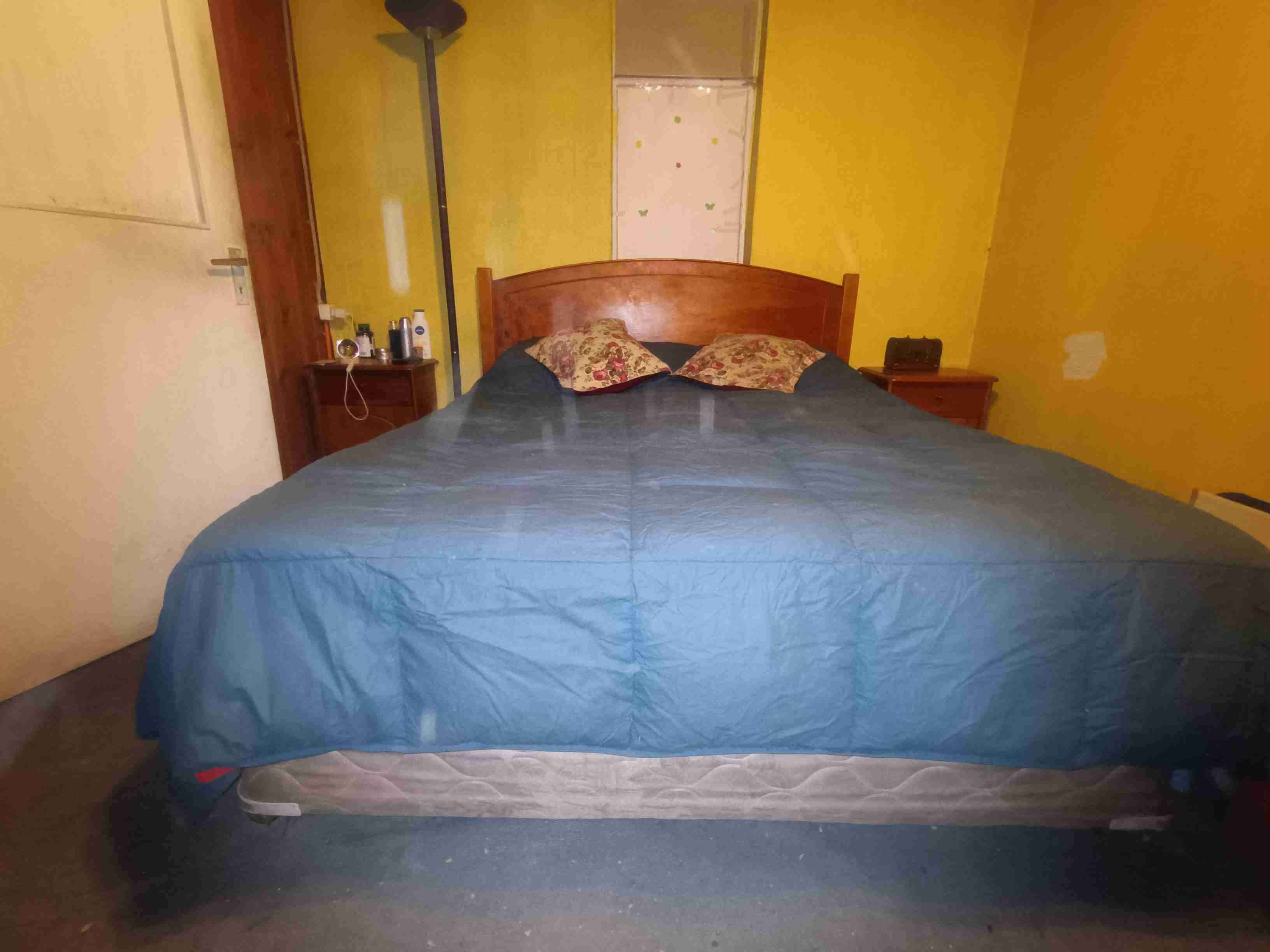 Cama matrimonial con dosel de madera - miniatura 1