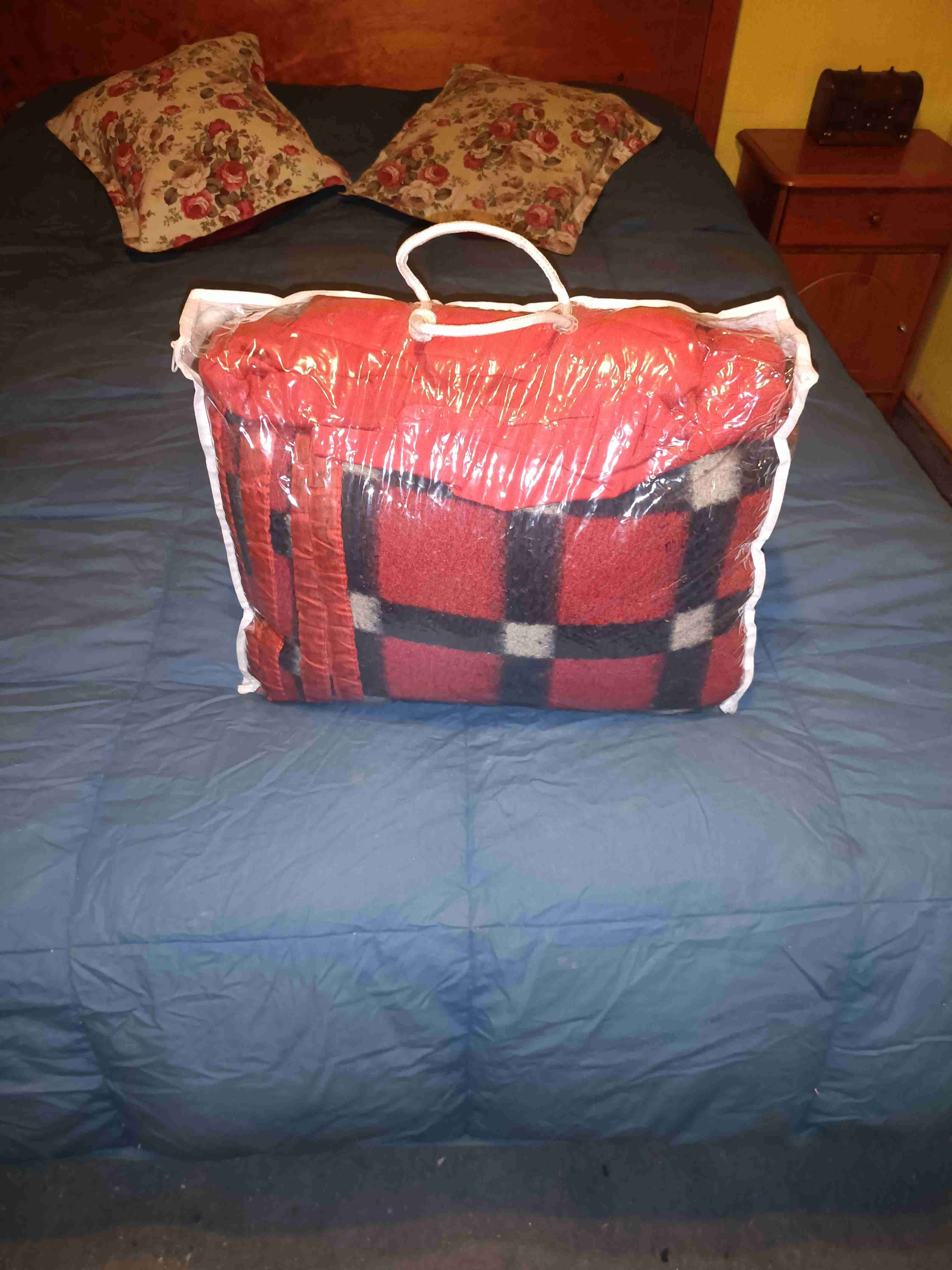 Cama matrimonial con dosel de madera - miniatura 6