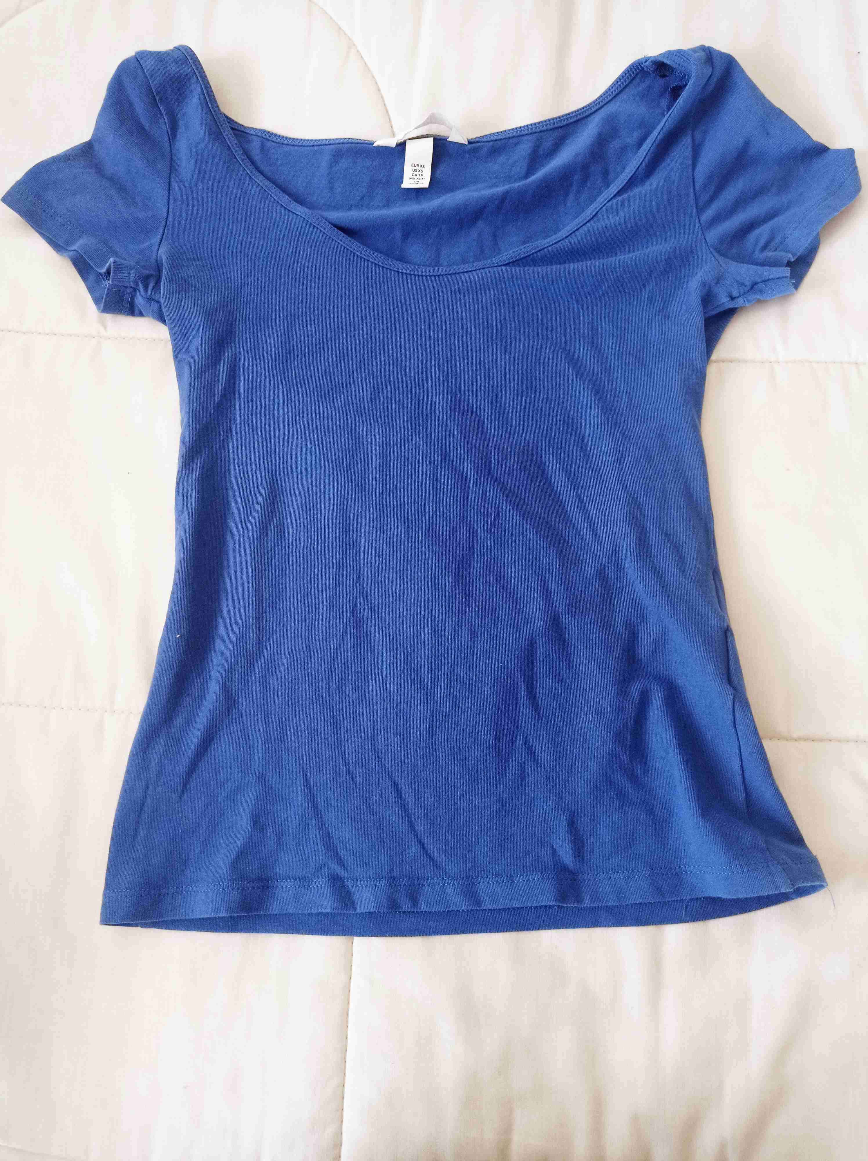 Polera azul manga corta