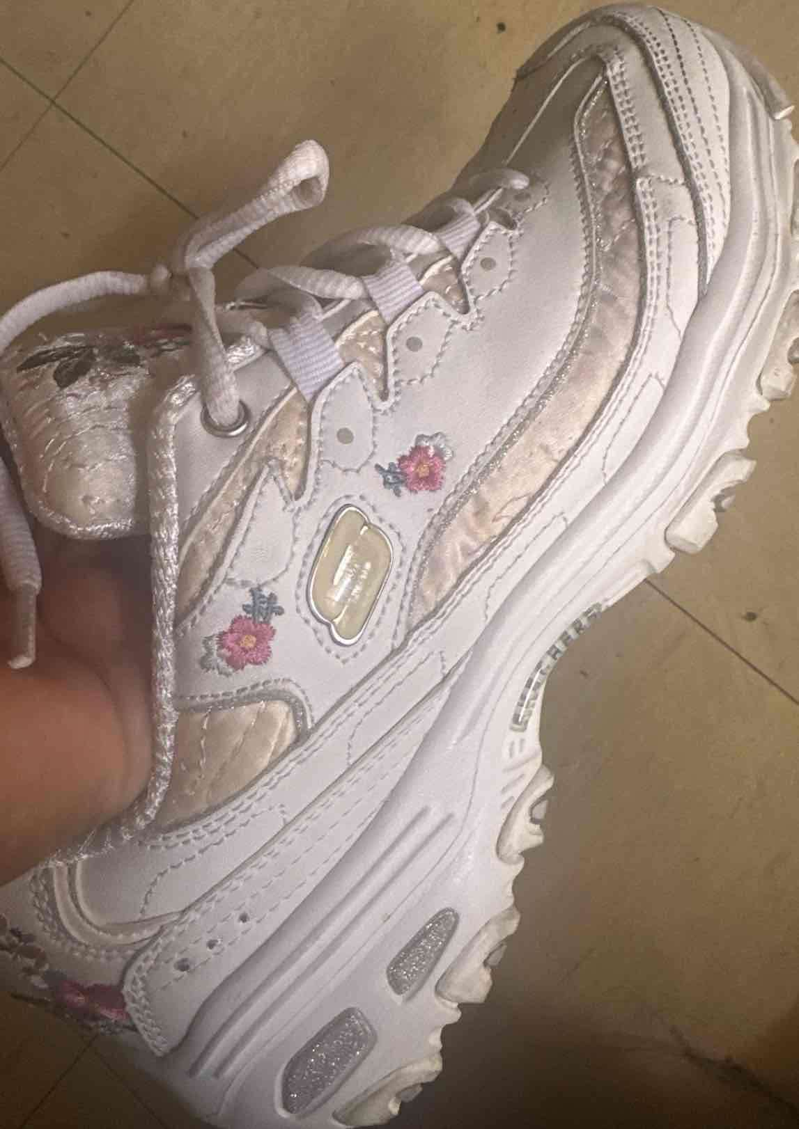 Zapatillas blancas con flores bordadas SKECHERS - miniatura 1