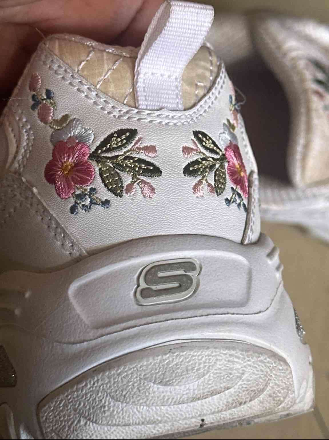 Zapatillas blancas con flores bordadas SKECHERS - miniatura 4