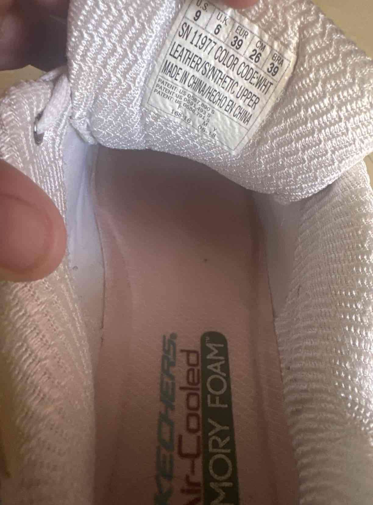 Zapatillas blancas con flores bordadas SKECHERS - miniatura 6