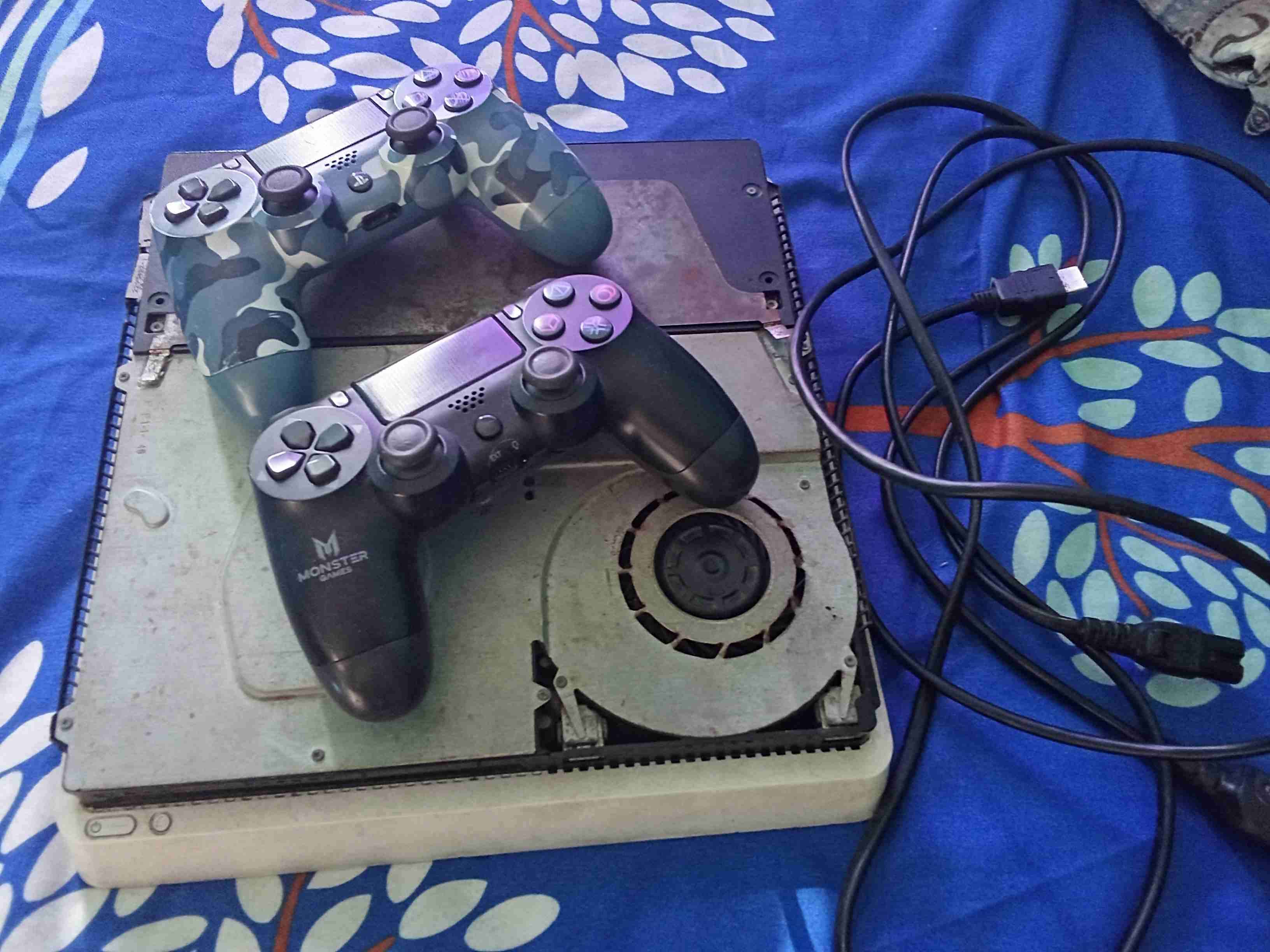 PS4 le falta solo la tapa de arriba - miniatura 1