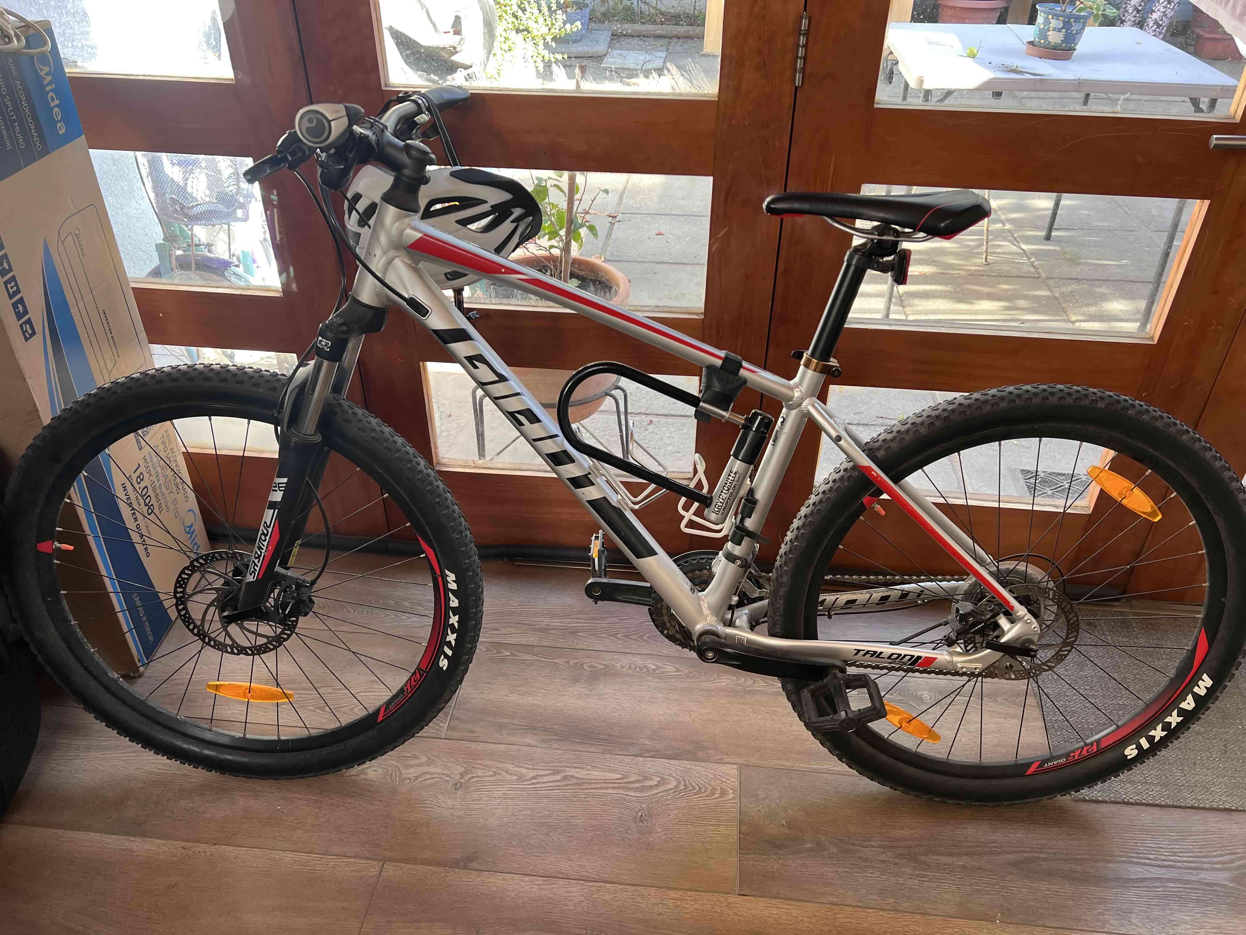 Bicicleta de montaña giant talon 3 plateada - miniatura 1