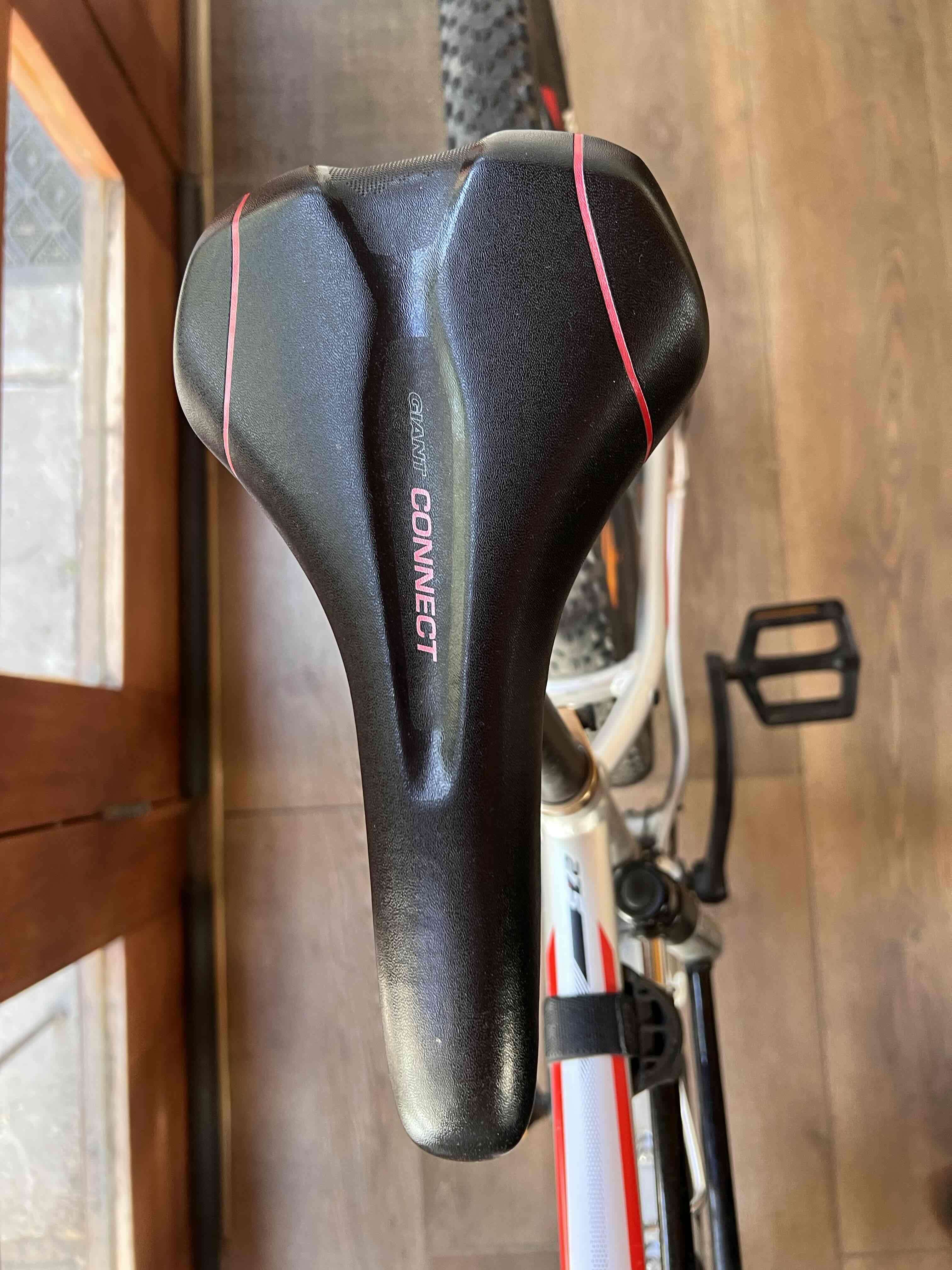 Bicicleta de montaña giant talon 3 plateada - miniatura 5