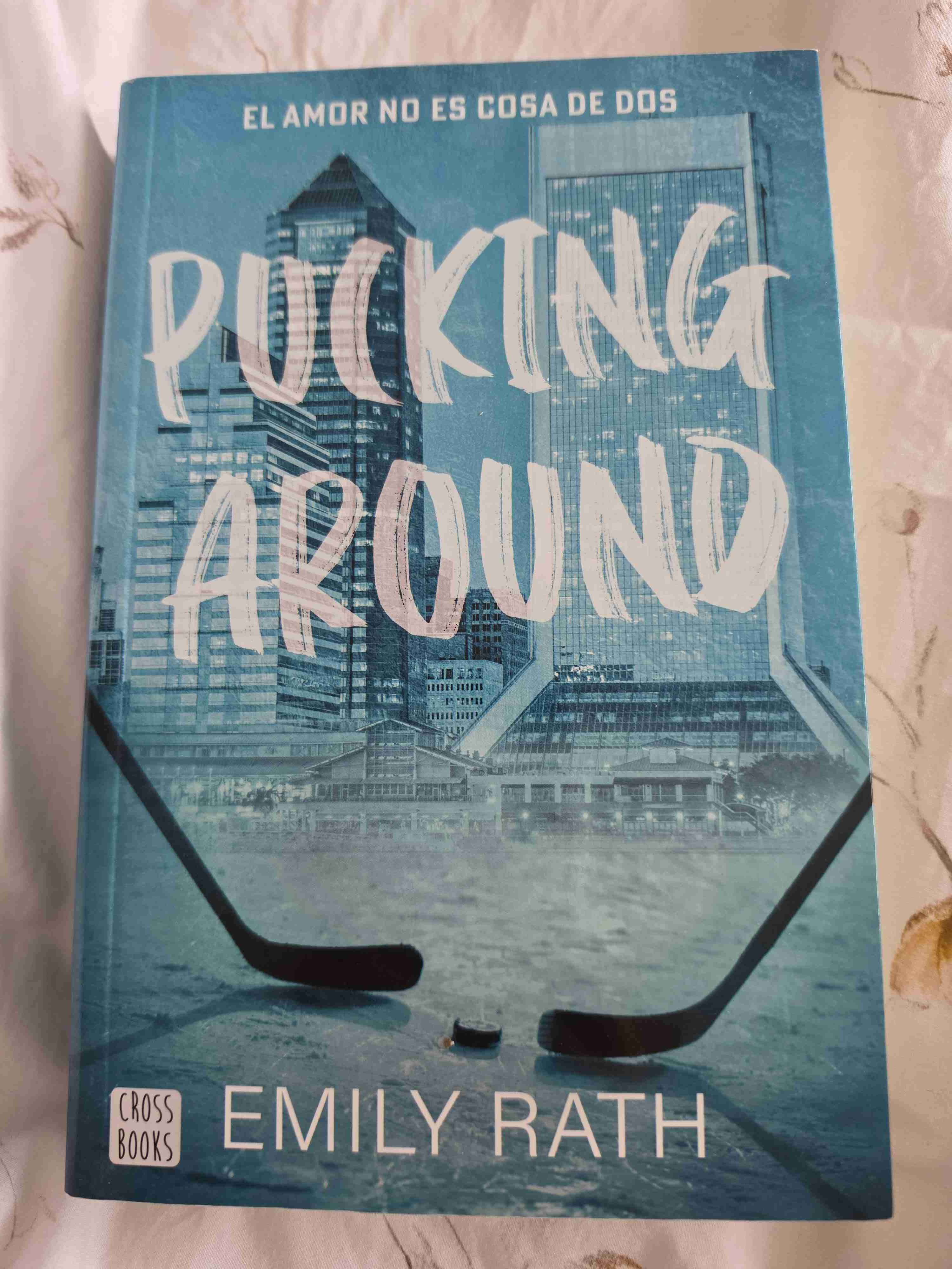 Libro 'Pucking Around' - Emily Rath - miniatura 1