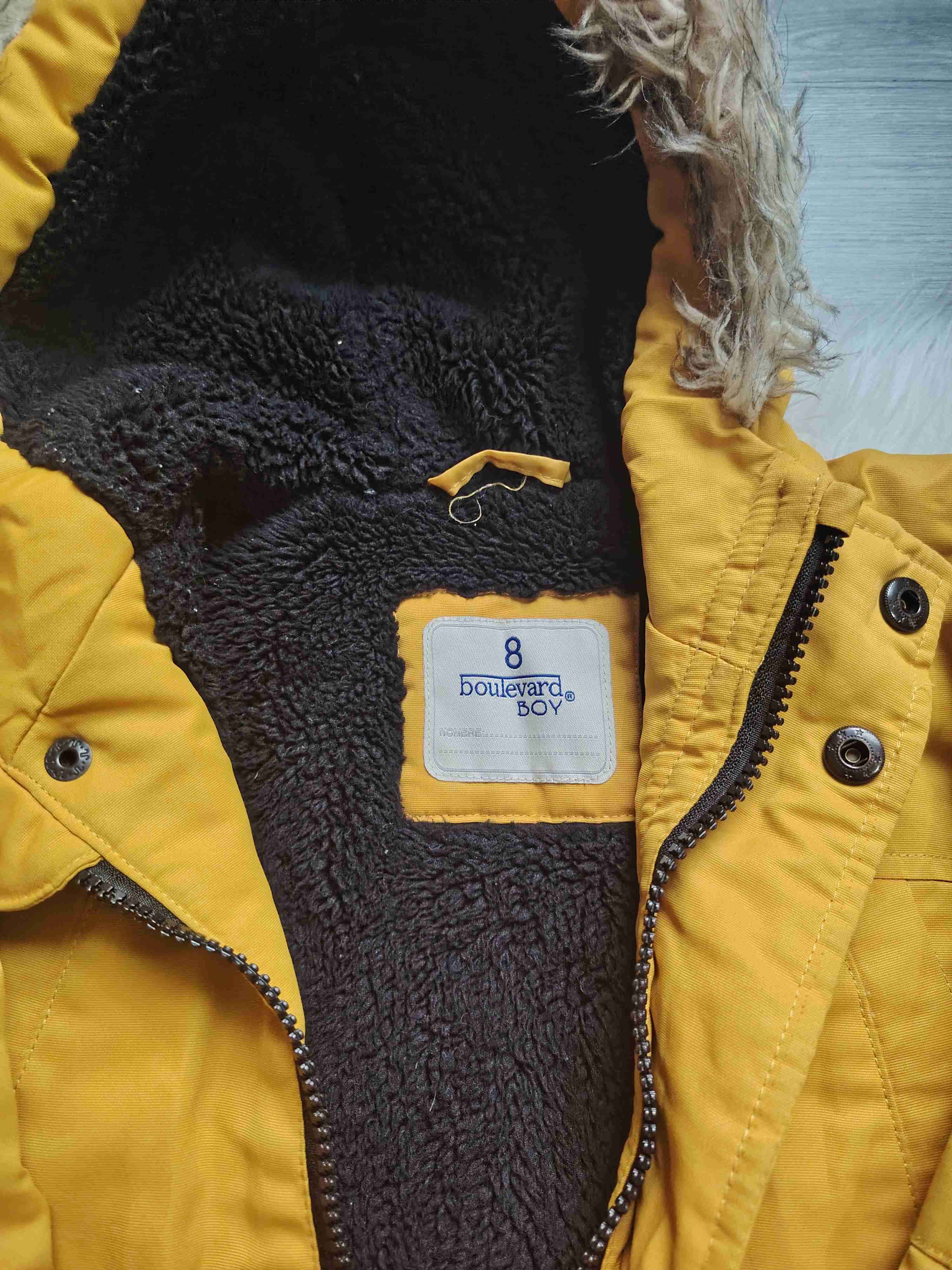 Parka amarilla con capucha de peluche - miniatura 3