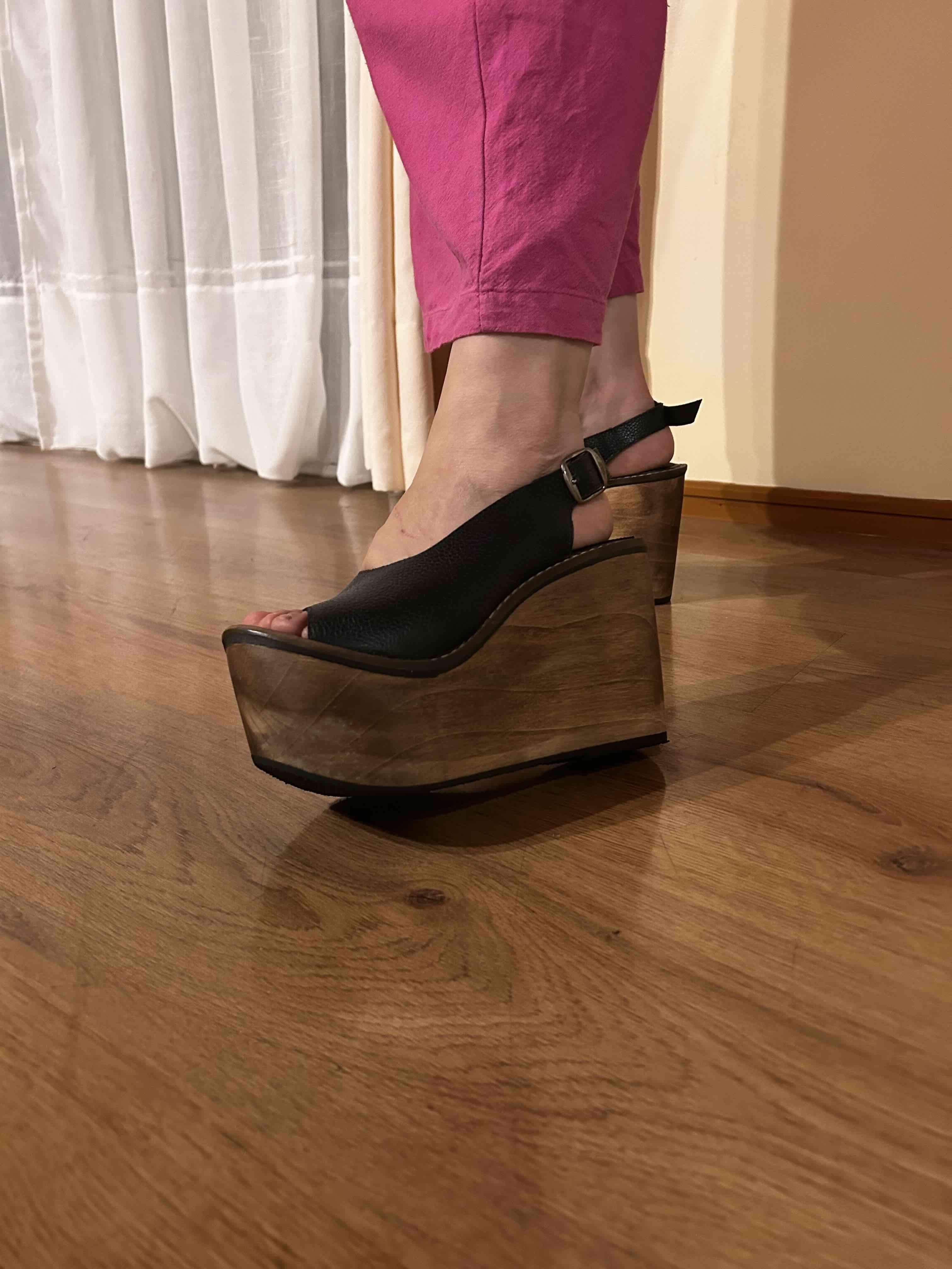 Sandalias plataforma negras madera - miniatura 2
