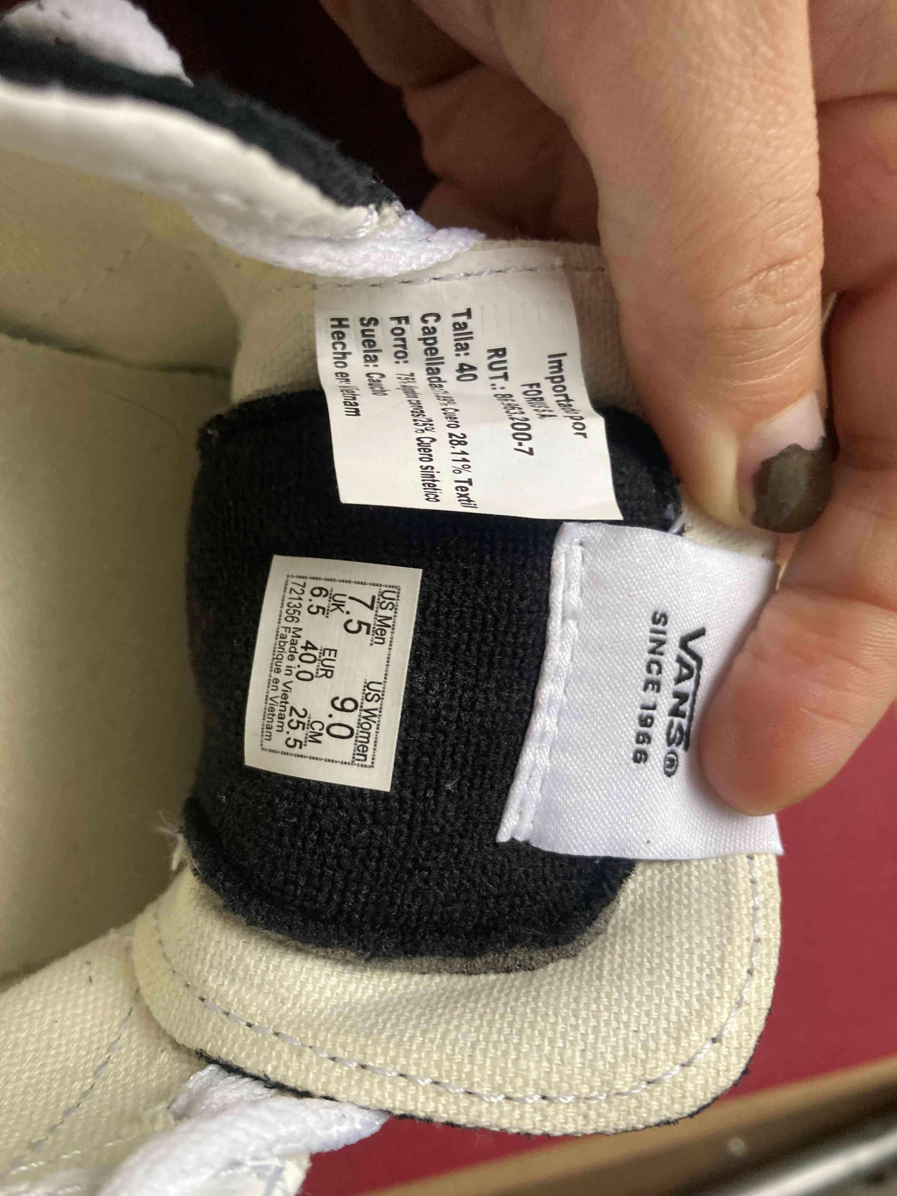 Zapatillas Vans modelo Sk8 Low negras y blancas - miniatura 2