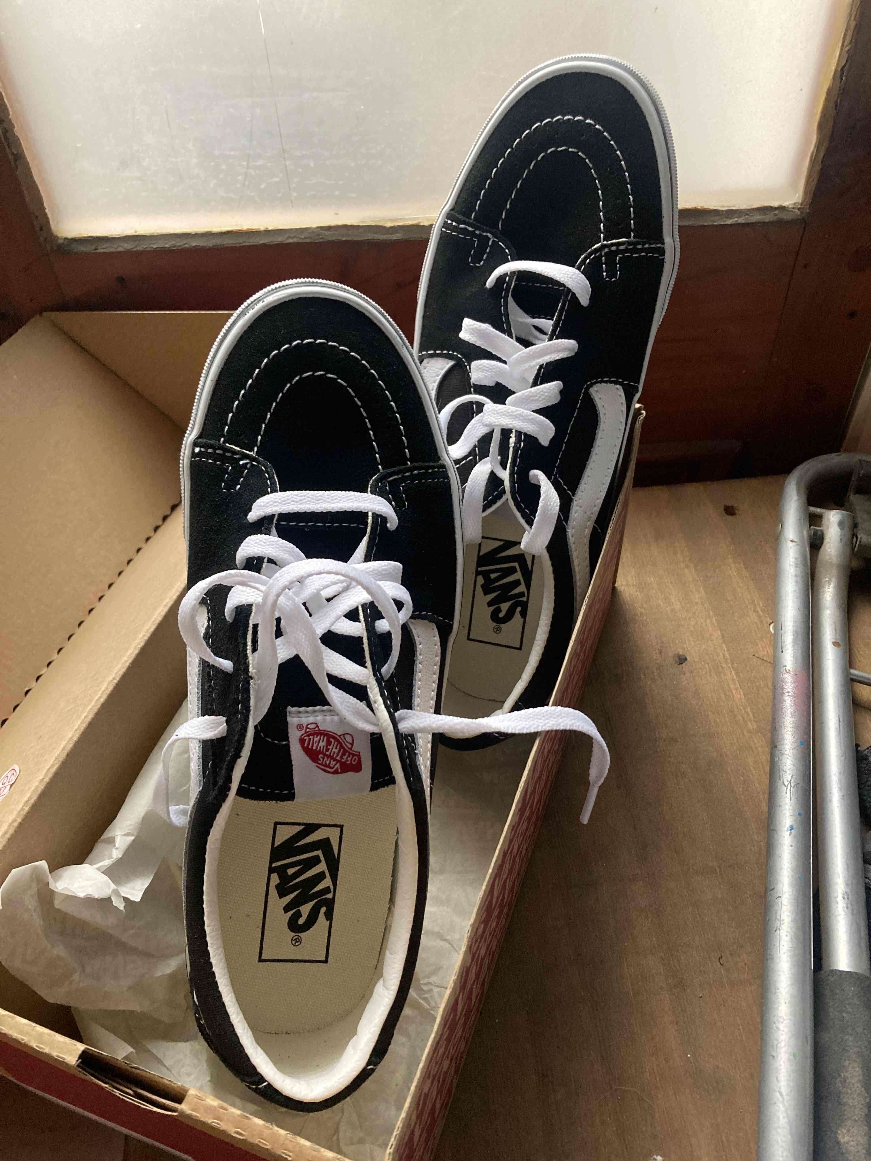 Zapatillas Vans modelo Sk8 Low negras y blancas - miniatura 3