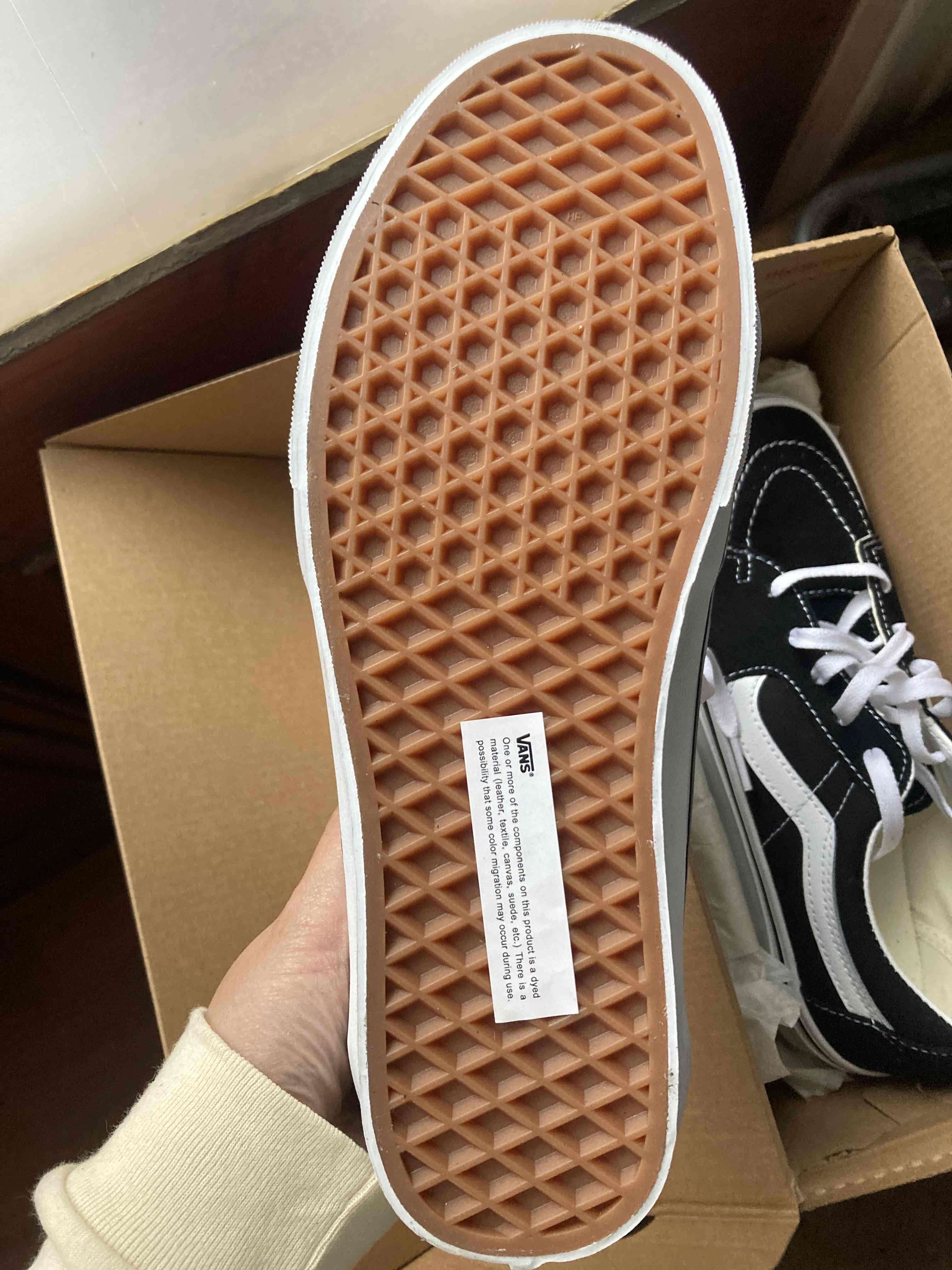 Zapatillas Vans modelo Sk8 Low negras y blancas - miniatura 4