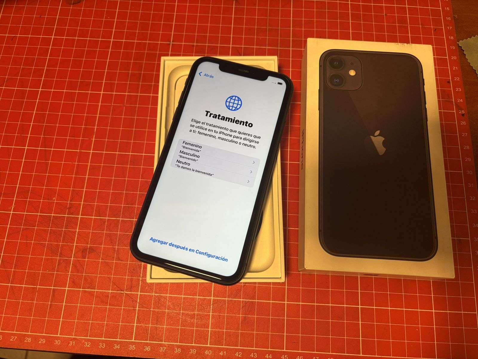 iPhone 11 Black 128GB en caja original - miniatura 1