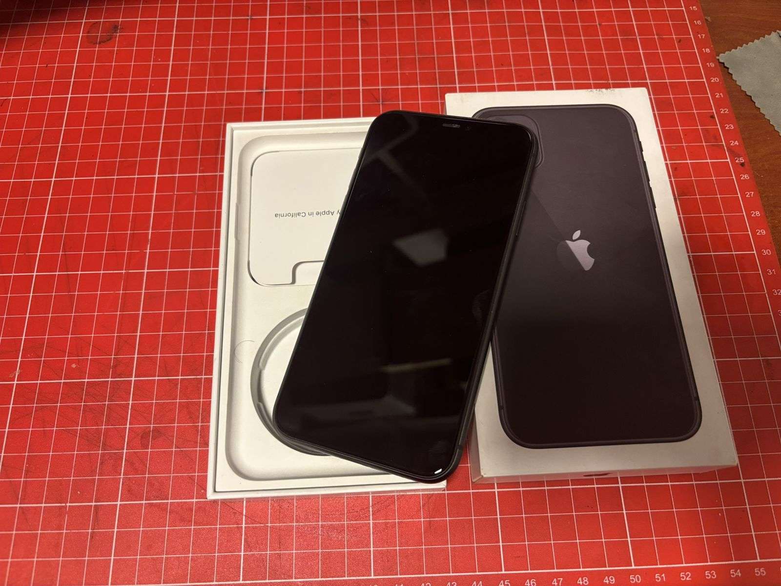 iPhone 11 Black 128GB en caja original - miniatura 4