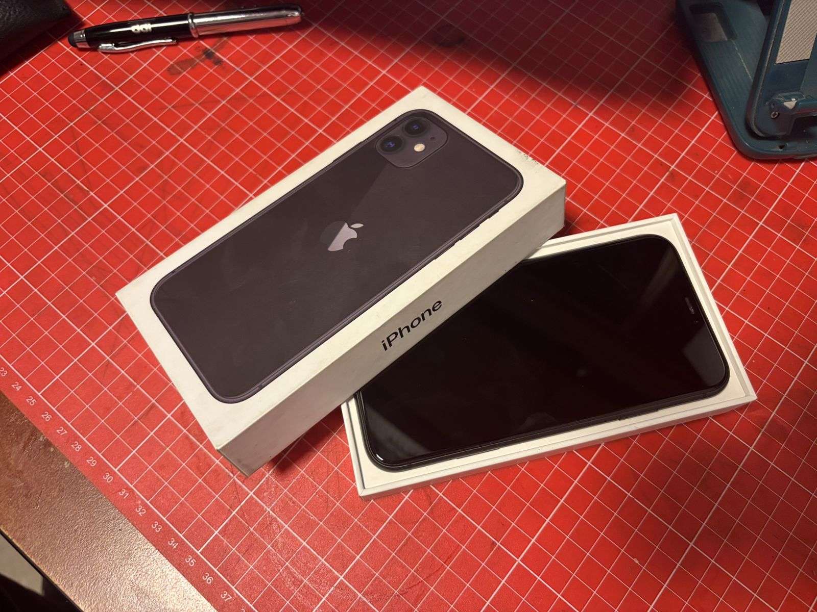 iPhone 11 Black 128GB en caja original - miniatura 6