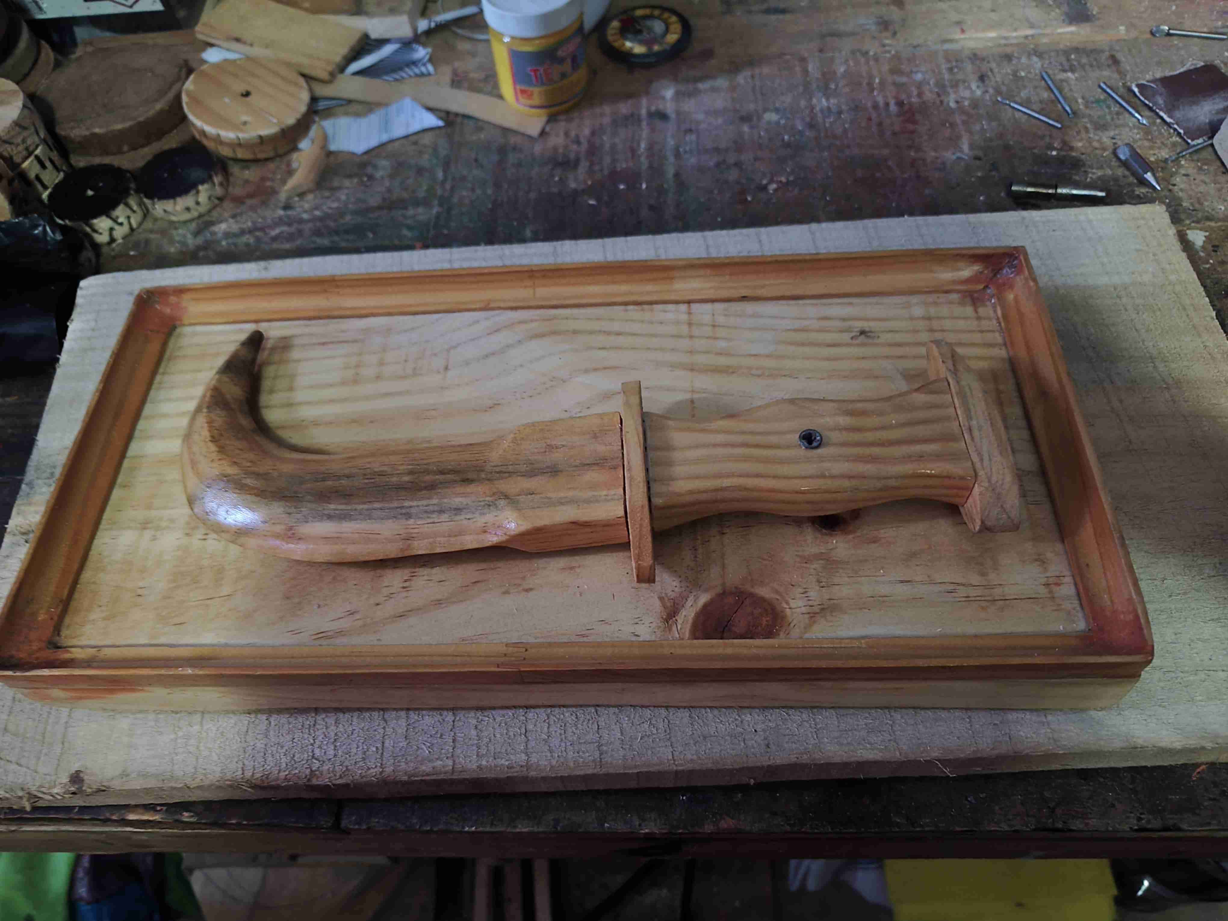 Cuchillo artesanal de madera